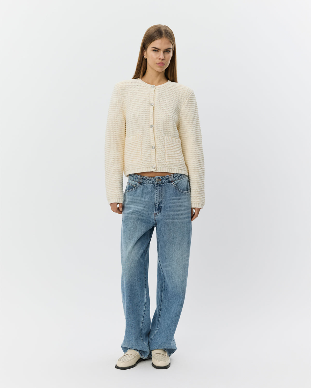 sofie-schnoor-kyrasw-strickjacke-damen-off-white-mit-knopf image 2