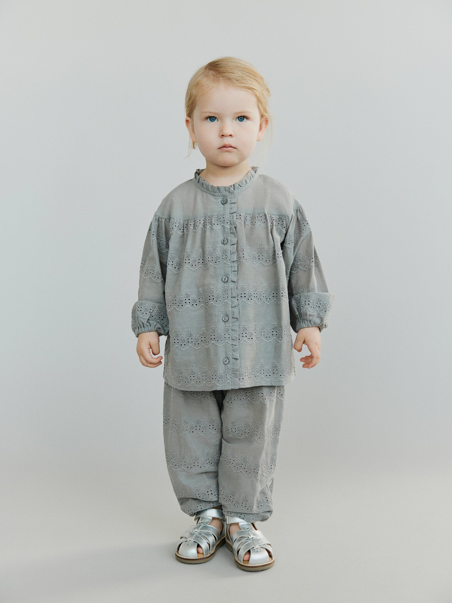 sofie-schnoor-aylinkb-kids-bluse-stone-grey-baumwolle image 2