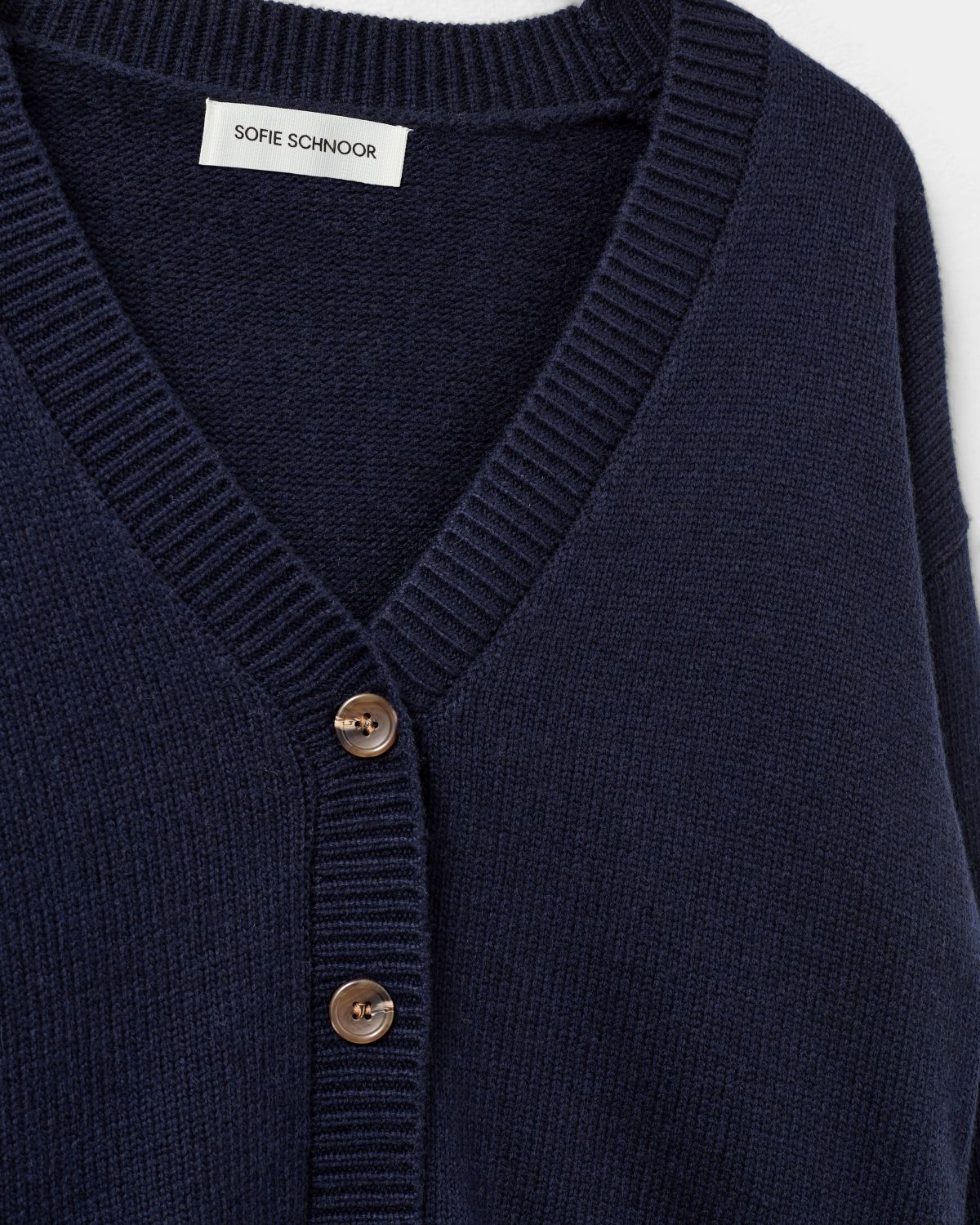 sofie-schnoor-women-levasw-cardigan-strickjacke-navy-blue-wolle image 6