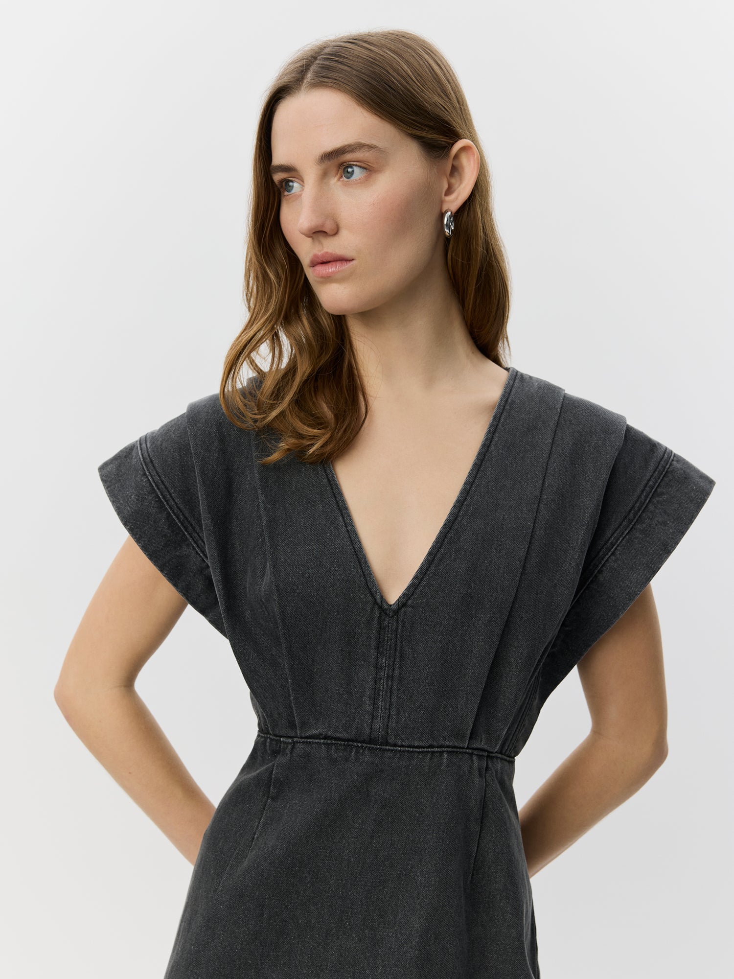 sofie-schnoor-women-enyasw-midi-denim-kleid-schwarz image 5