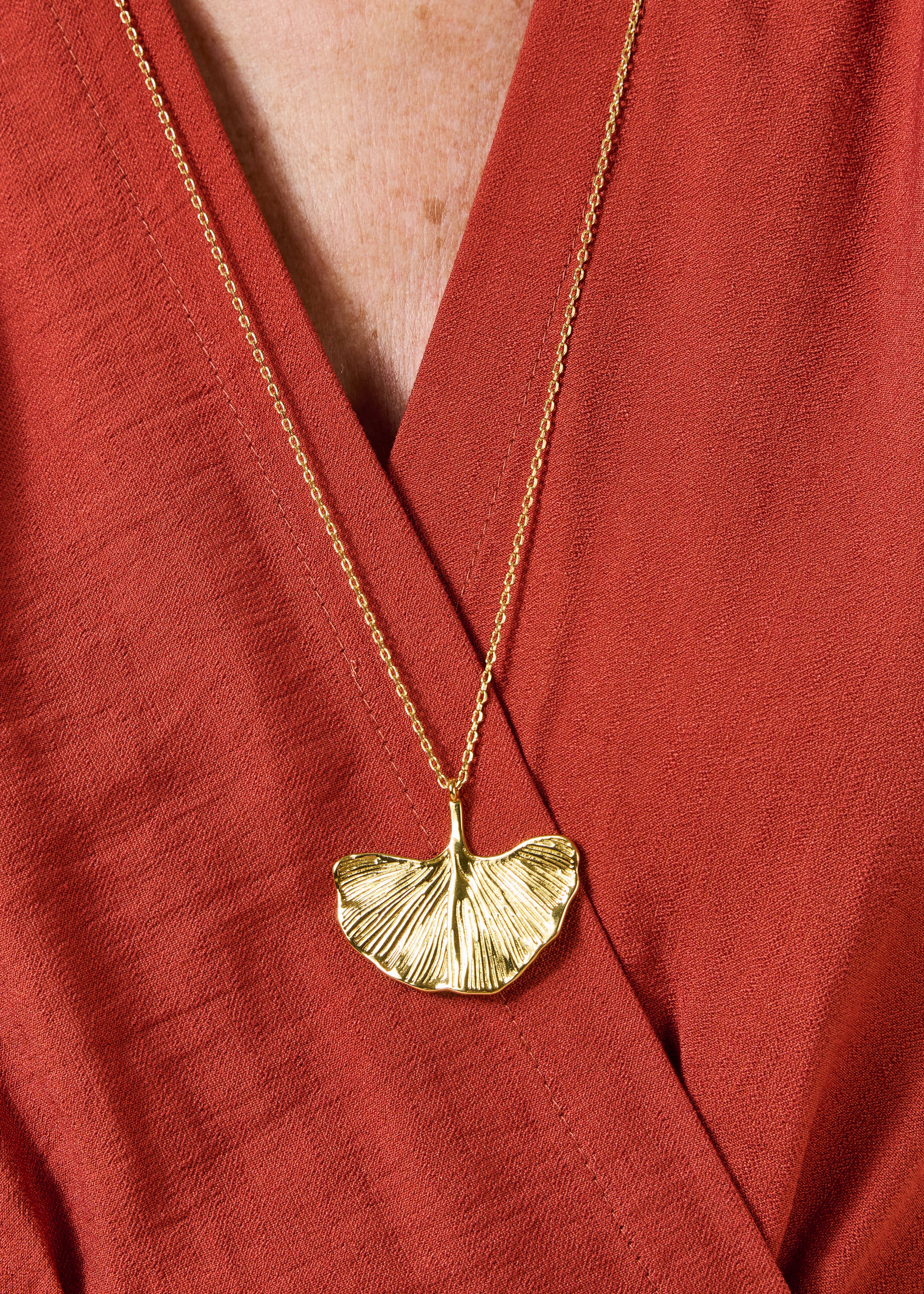 la-f-e-marabout-e-tilouma-halskette-gold-ginkgo-bl-te image 2