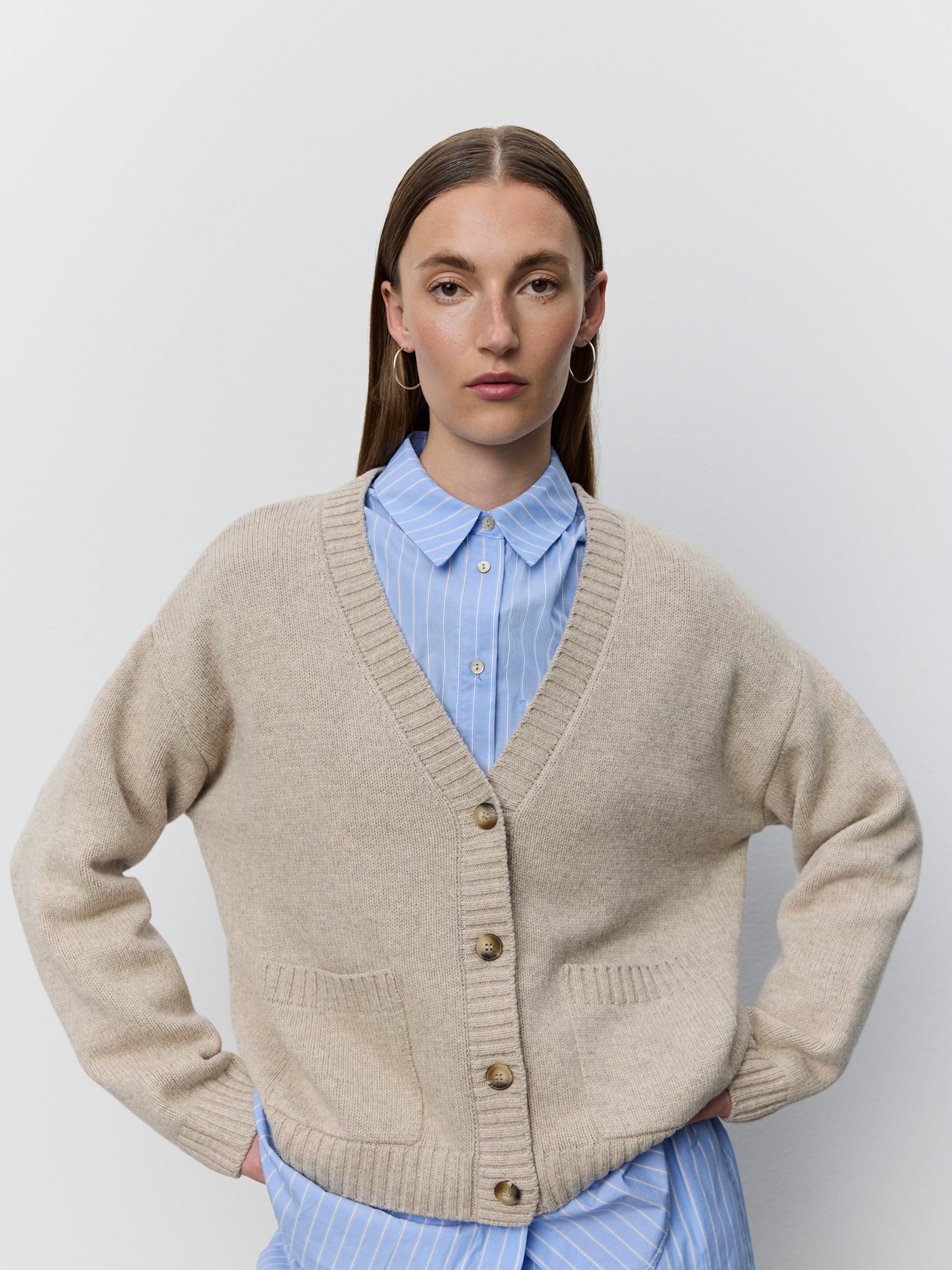 sofie-schnoor-women-elowensw-woll-cardigan-beige-melange-taschen image 5
