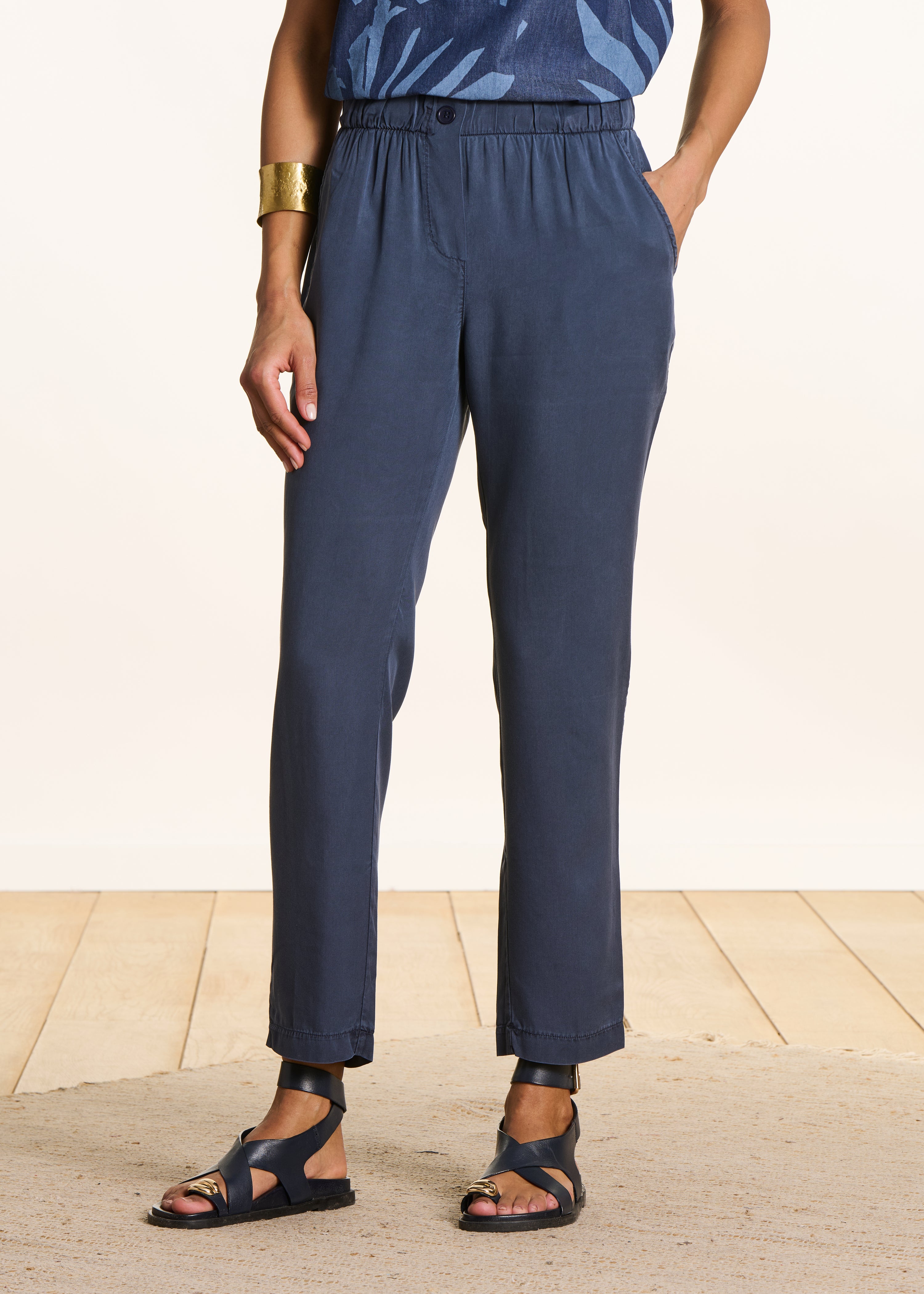 la-f-e-marabout-e-damila-hose-marine-lyocell-gerade image 2
