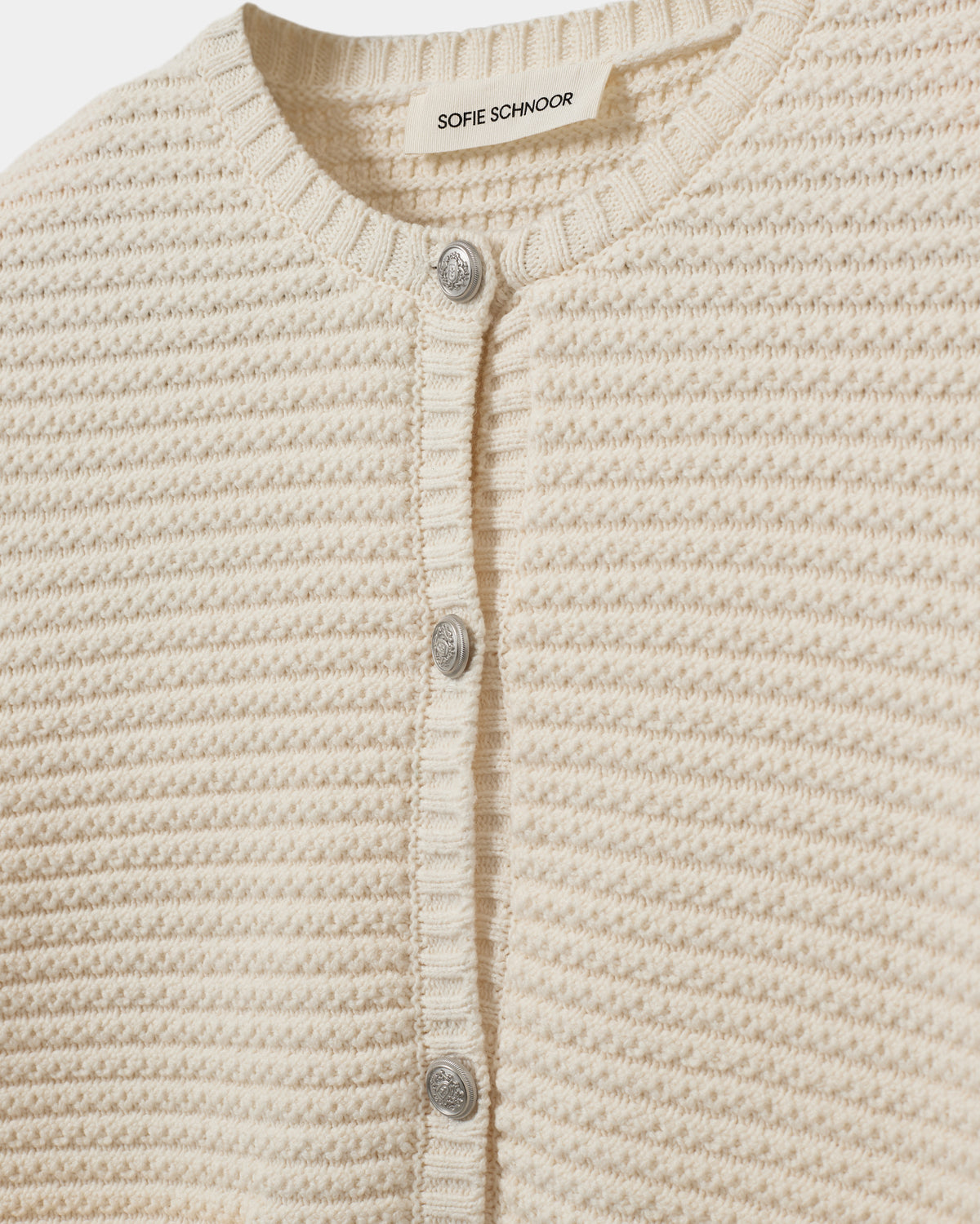 sofie-schnoor-kyrasw-strickjacke-damen-off-white-mit-knopf image 7