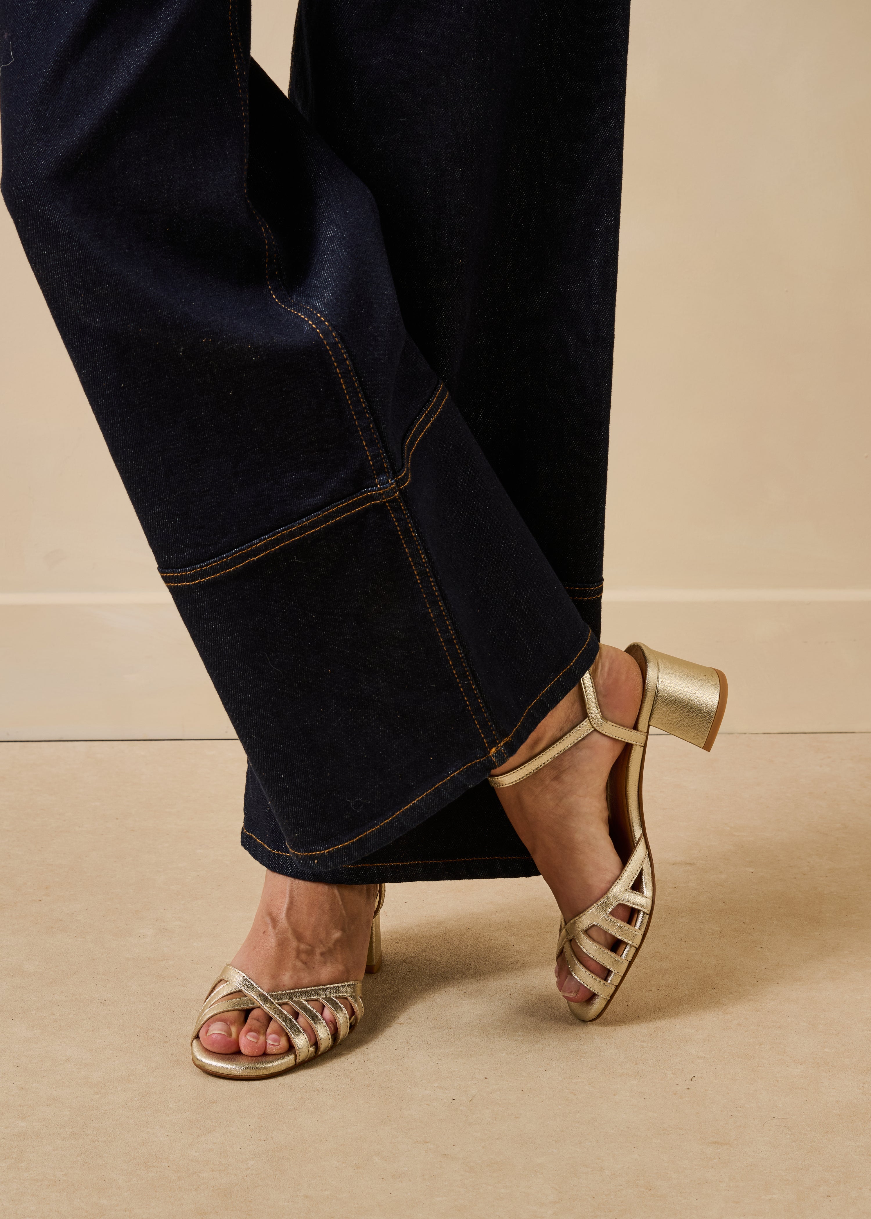 la-f-e-marabout-e-flopi-sandalen-gold-blockabsatz image 1