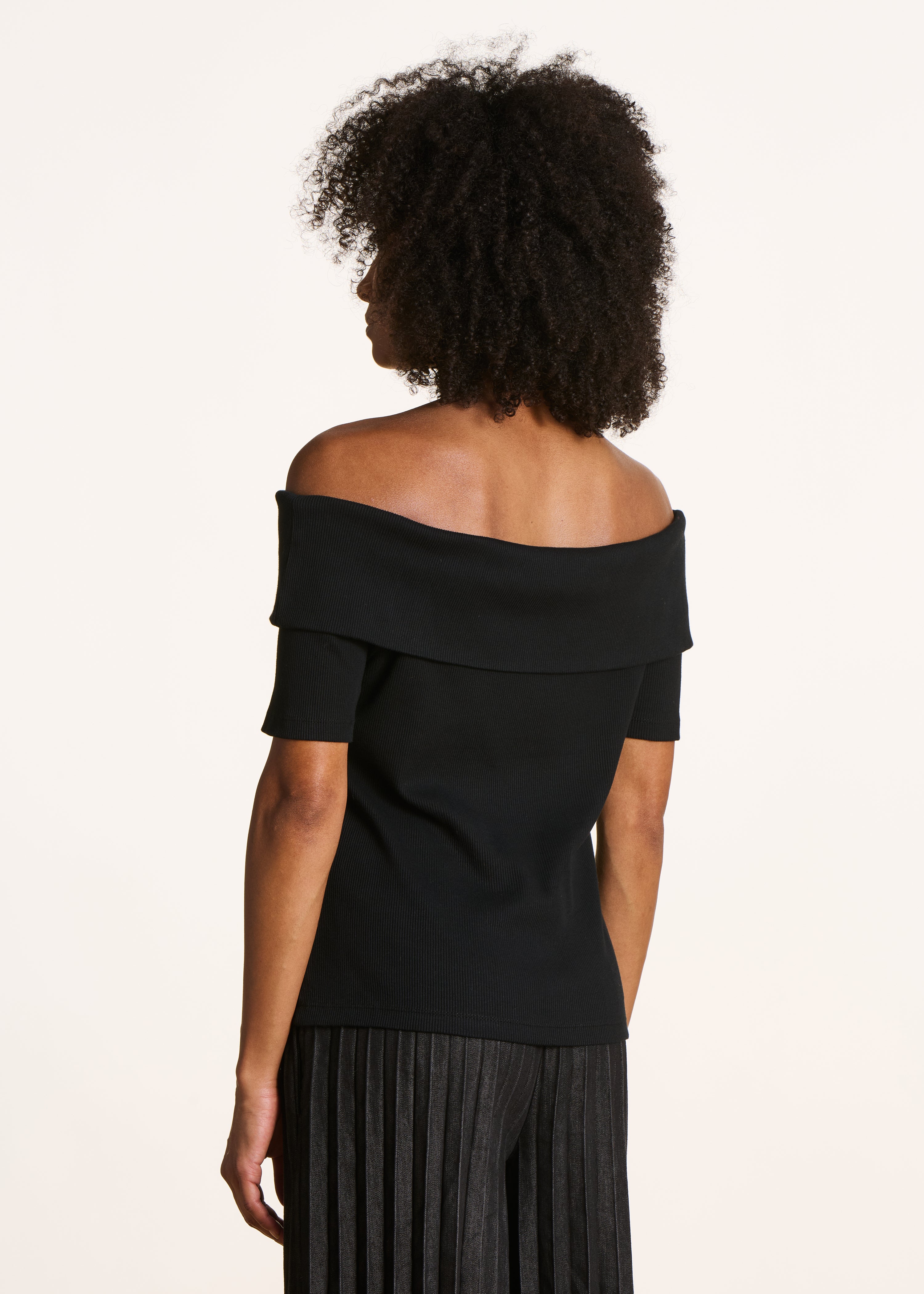 la-f-e-marabout-e-ditic-schwarzes-t-shirt-bio-schulterfrei image 3