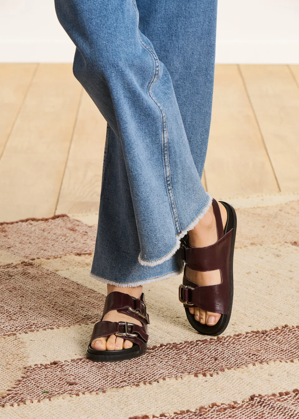 la-f-e-marabout-e-sandalen-bordeaux-leder-flach-riemen image 1