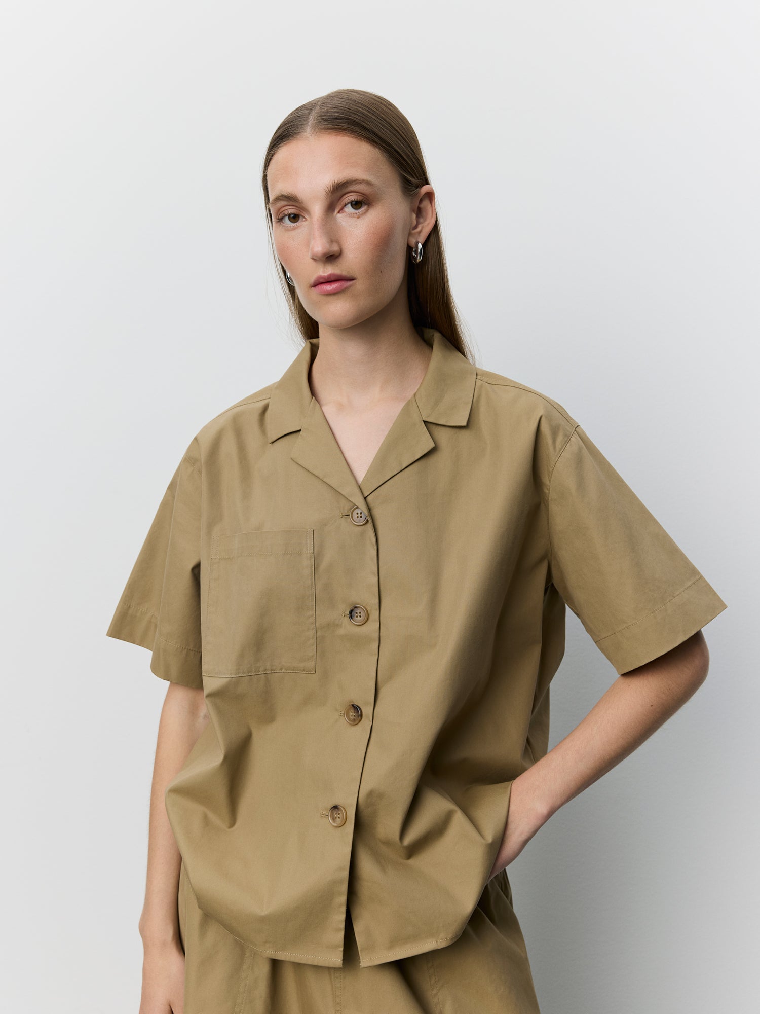 sofie-schnoor-women-mavirasw-hemd-braun-kurzarm image 6