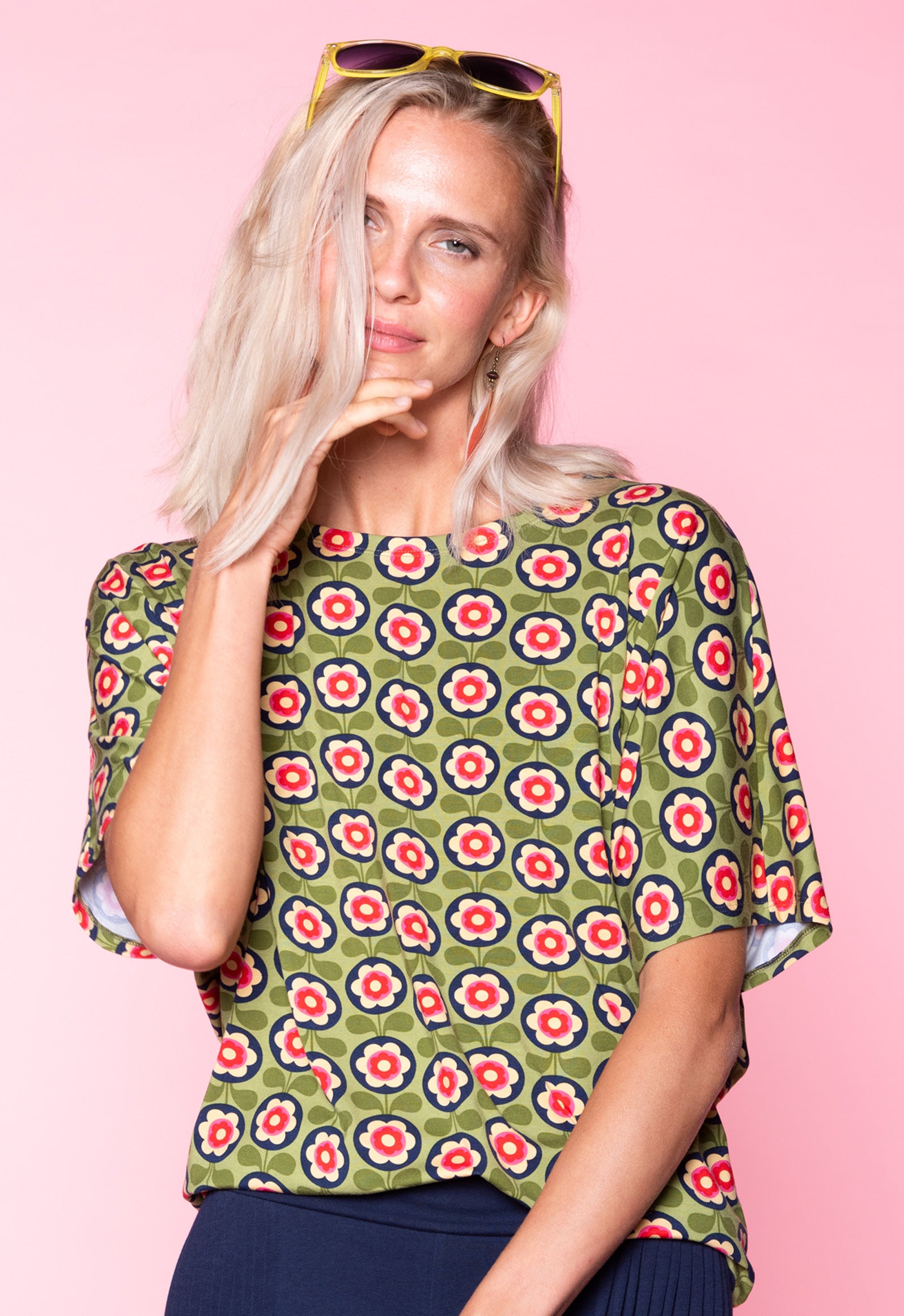 moshiki-dress-i-101-s26top-v2-top-viskose-midnight-sunshine image 7