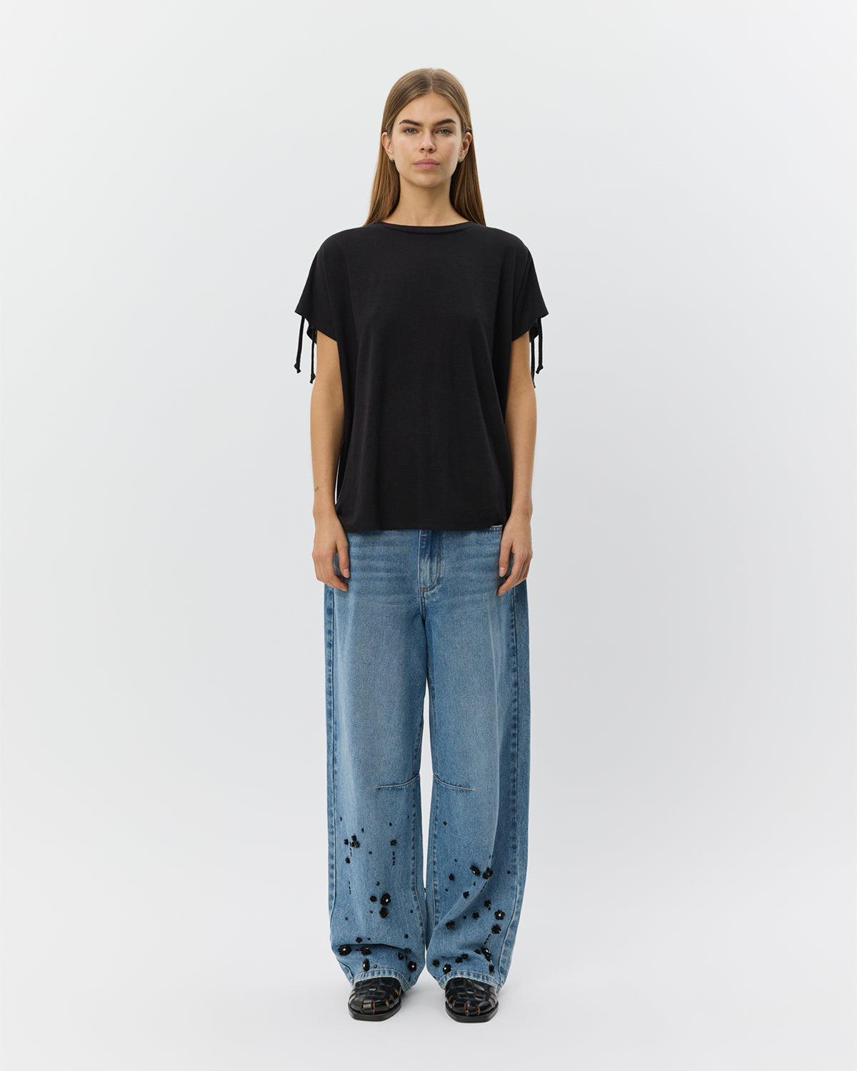 sofie-schnoor-women-aleidsw-t-shirt-schwarz-leinenmix image 2