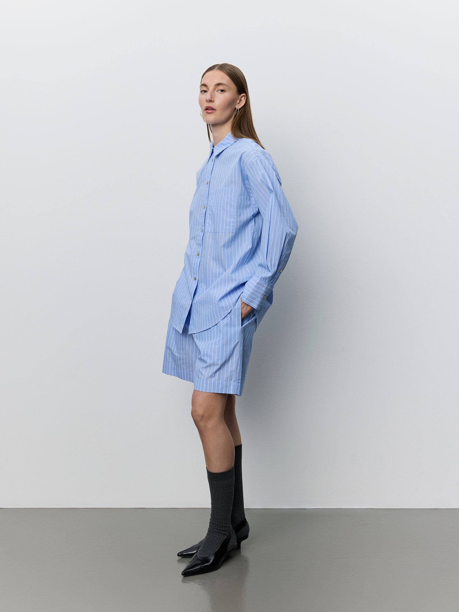 sofie-schnoor-women-snos739-appliesw-shorts-hellblau-gestreift image 3