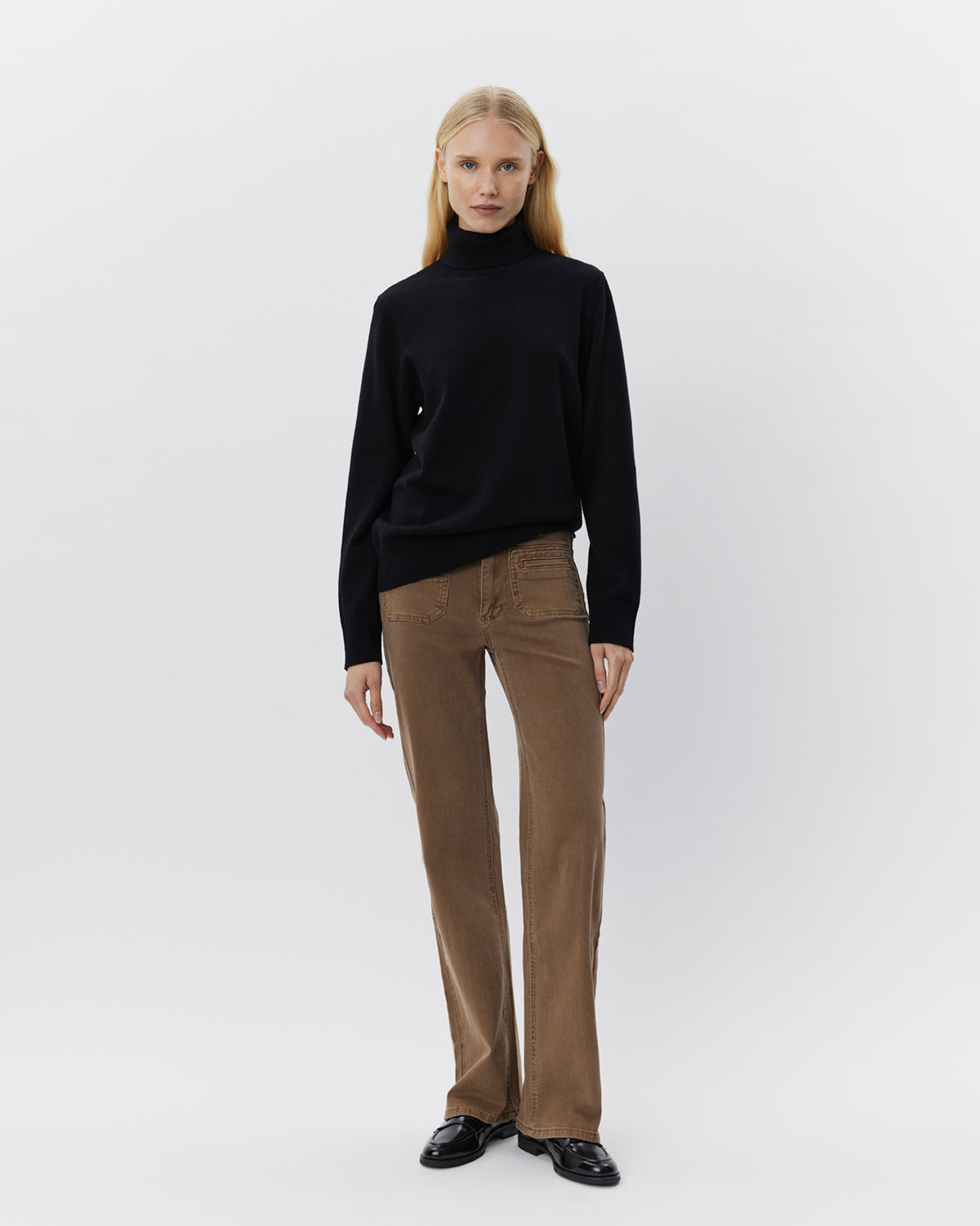 sofie-schnoor-women-nellsw-sweater-pullover-schwarz-wolle-rollkragen image 2