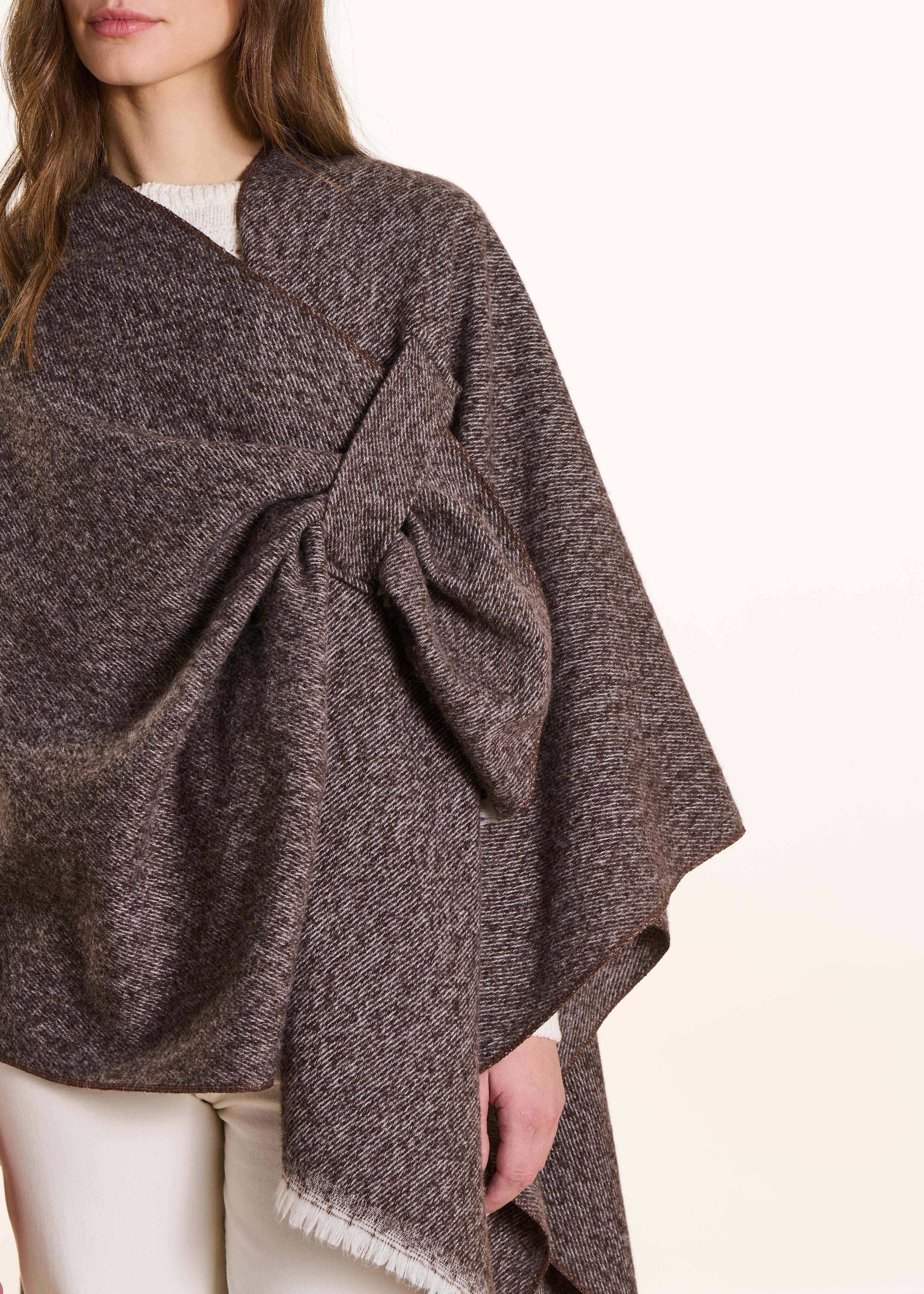 la-f-e-marabout-e-essia-poncho-taupe-mit-fransen image 5