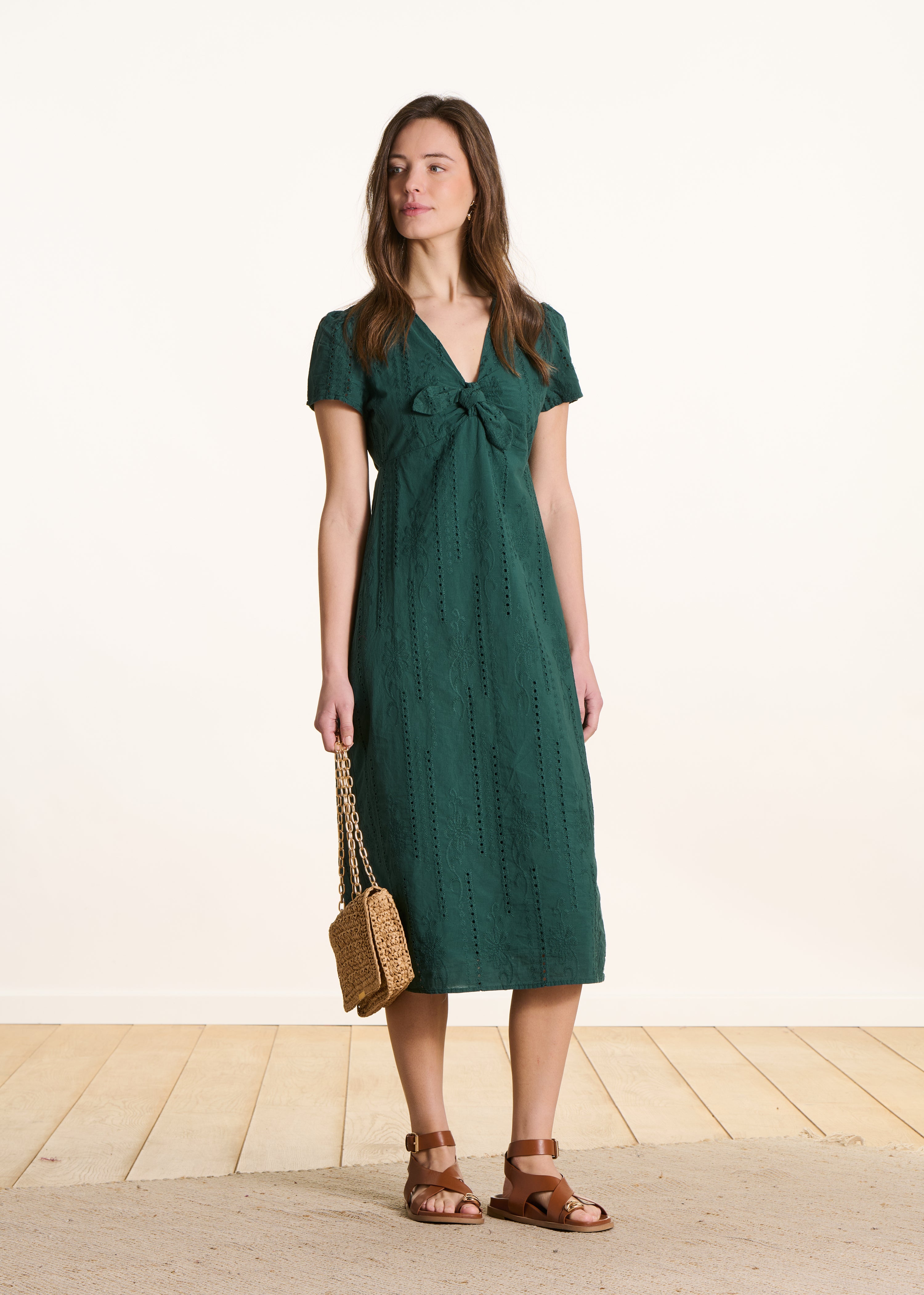 la-f-e-marabout-e-volley-kleid-gr-n-midi-broderie image 1