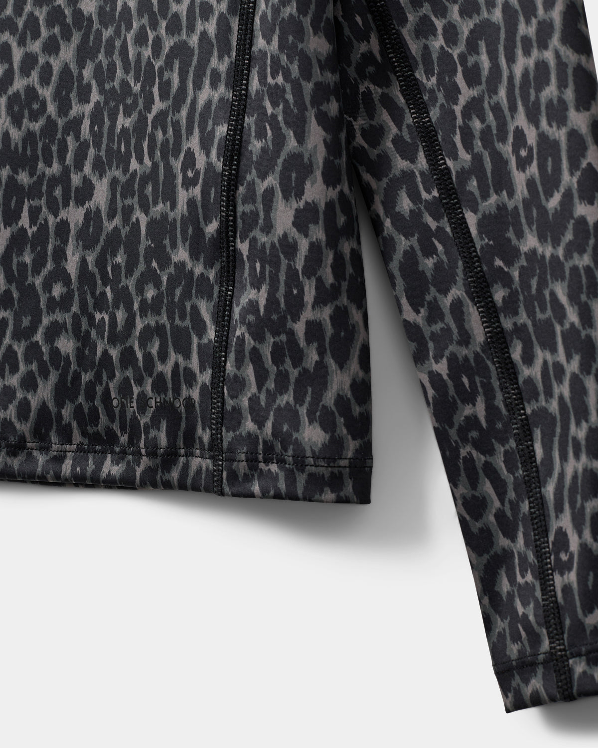 sofie-schnoor-young-kathrinesy-sportshirt-grey-leopard image 3