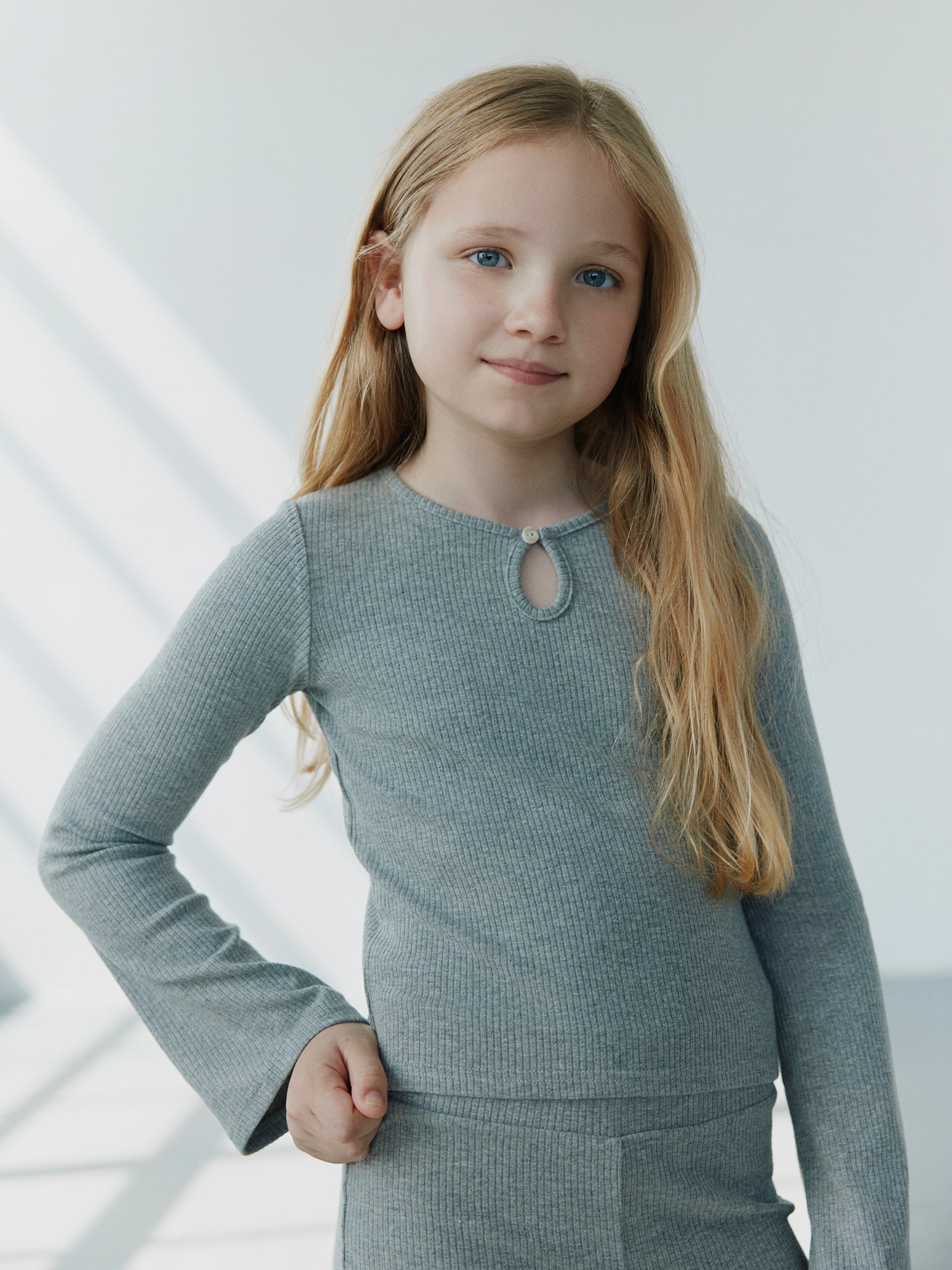 sofie-schnoor-young-bailosy-shirt-grau-melange-langarm image 4