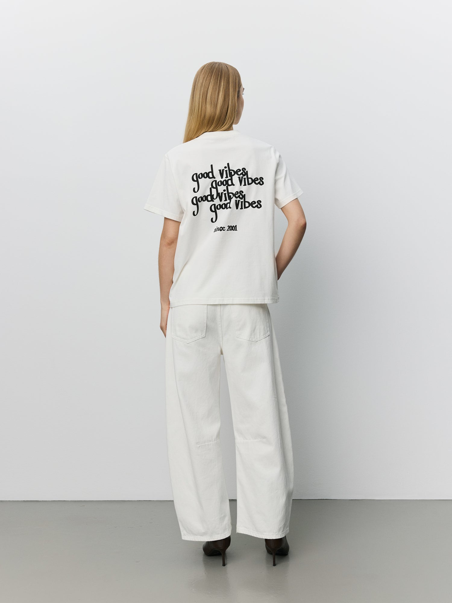sofie-schnoor-riversw-t-shirt-off-white-baumwolle-good-vibes image 4
