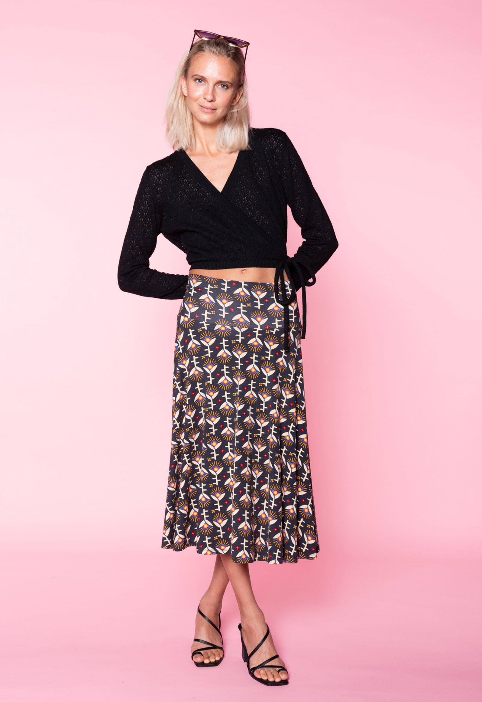 moshiki-hot-cookie-s26skirt-v2-midirock-viskose-midnight-sunshine image 1