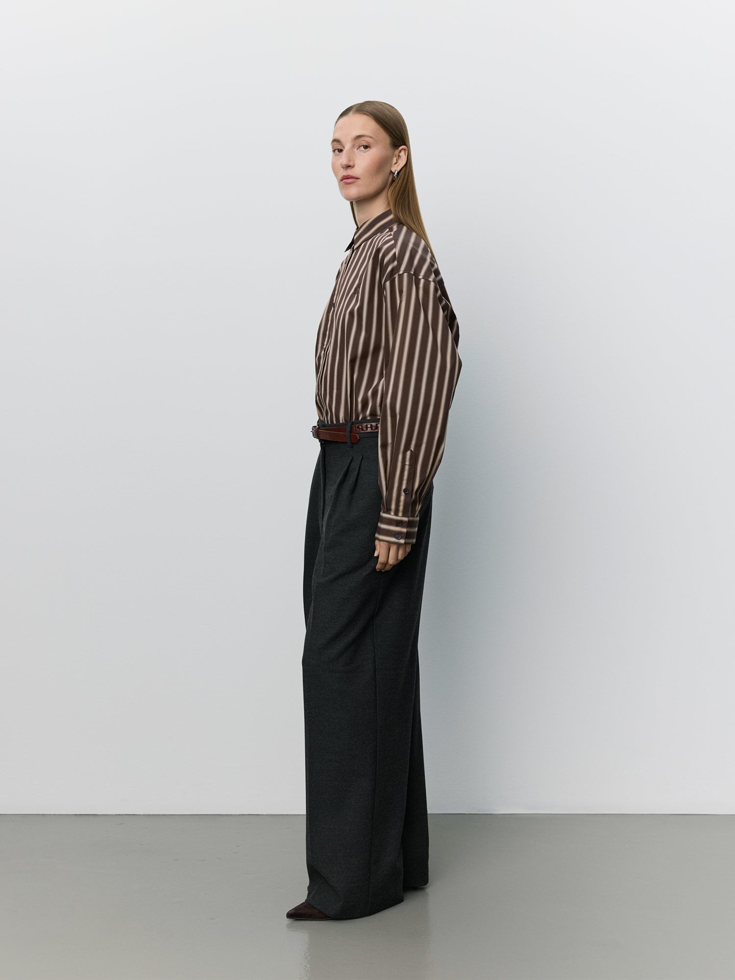 sofie-schnoor-women-mercysw-shirt-braun-gestreift-oversized image 3