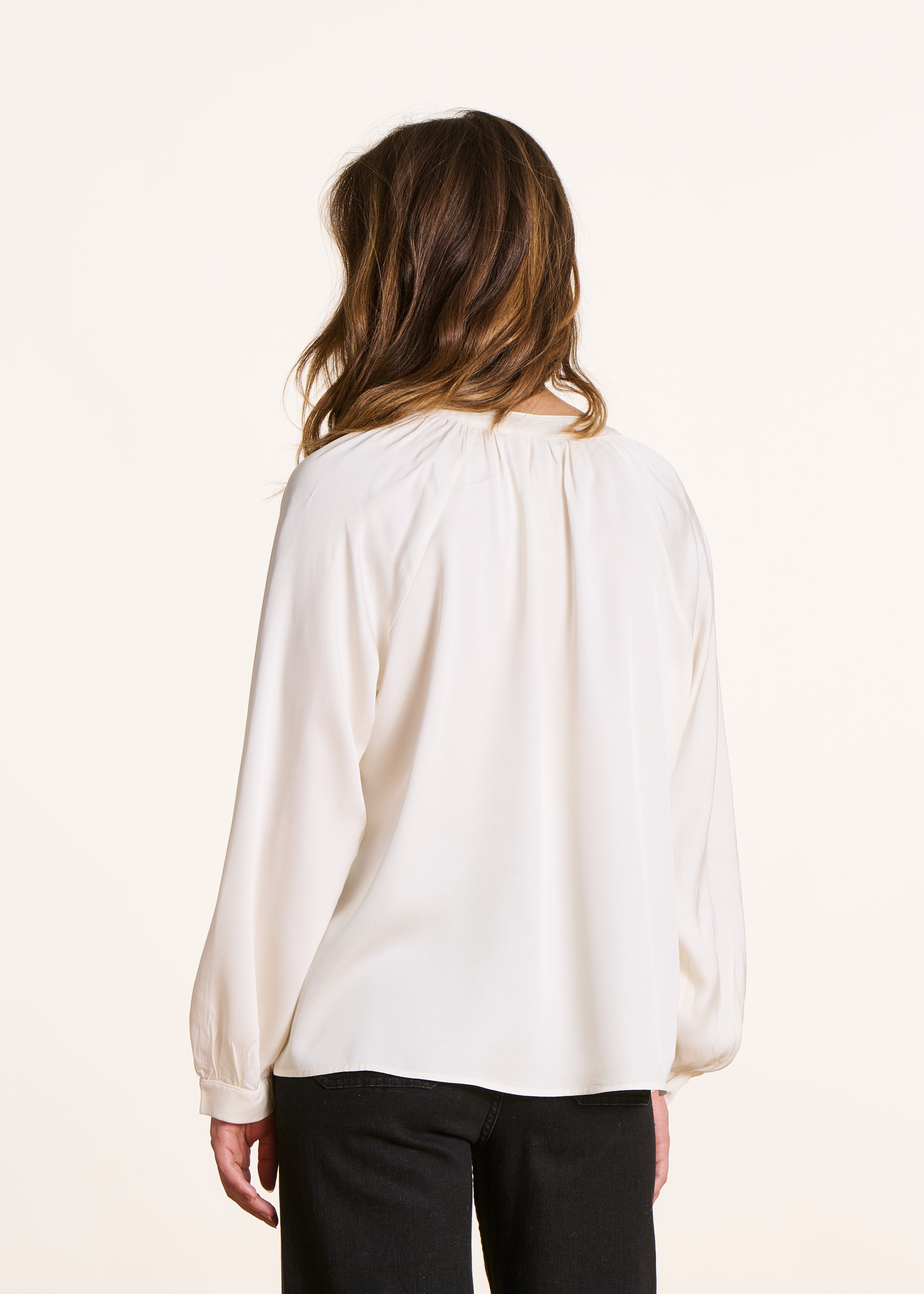 la-f-e-marabout-e-chemises-blouses-satinbluse-ecru-rundhals image 3