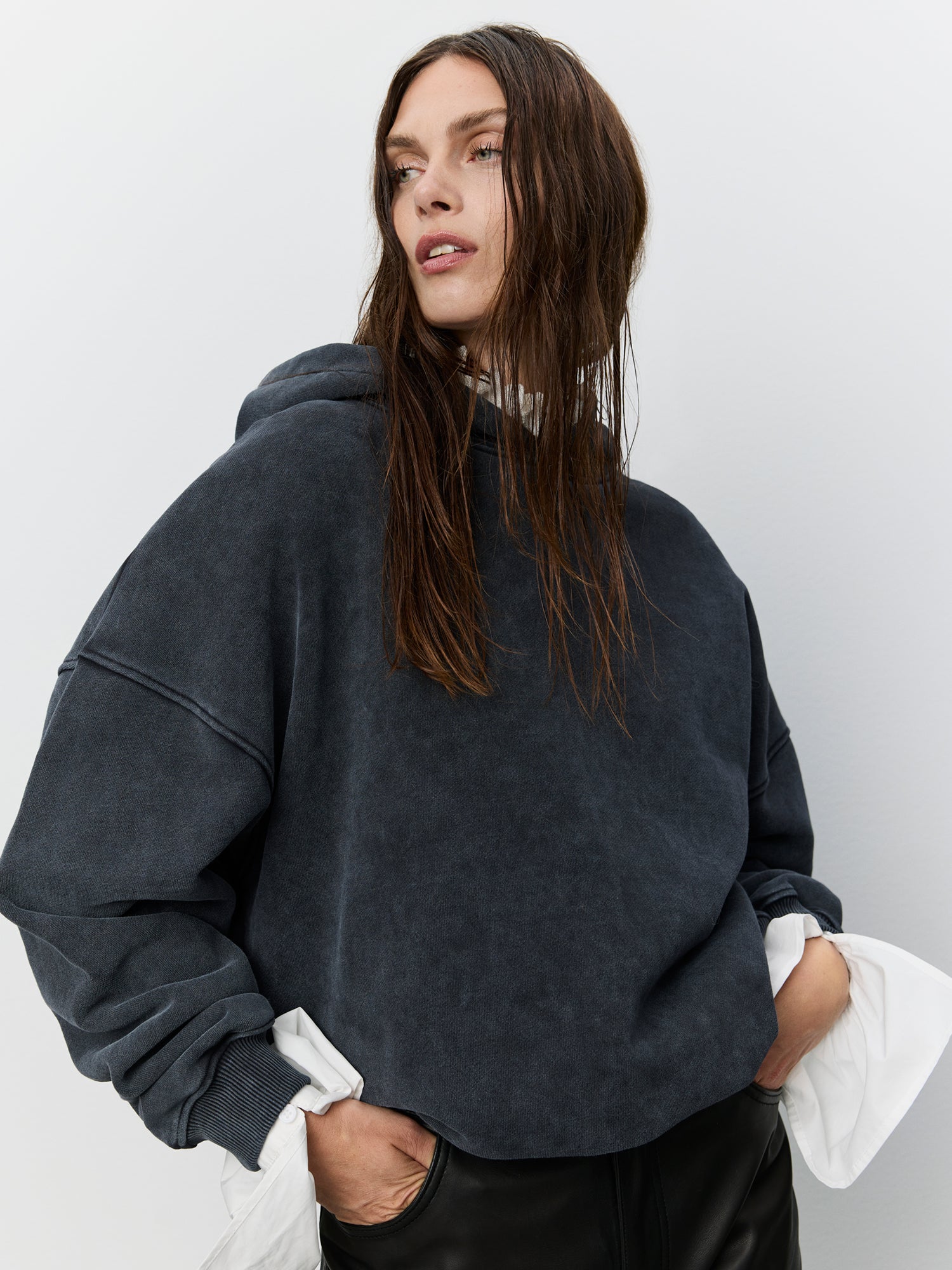 sofie-schnoor-icon-025-ransosw-hoodie-washed-black image 6