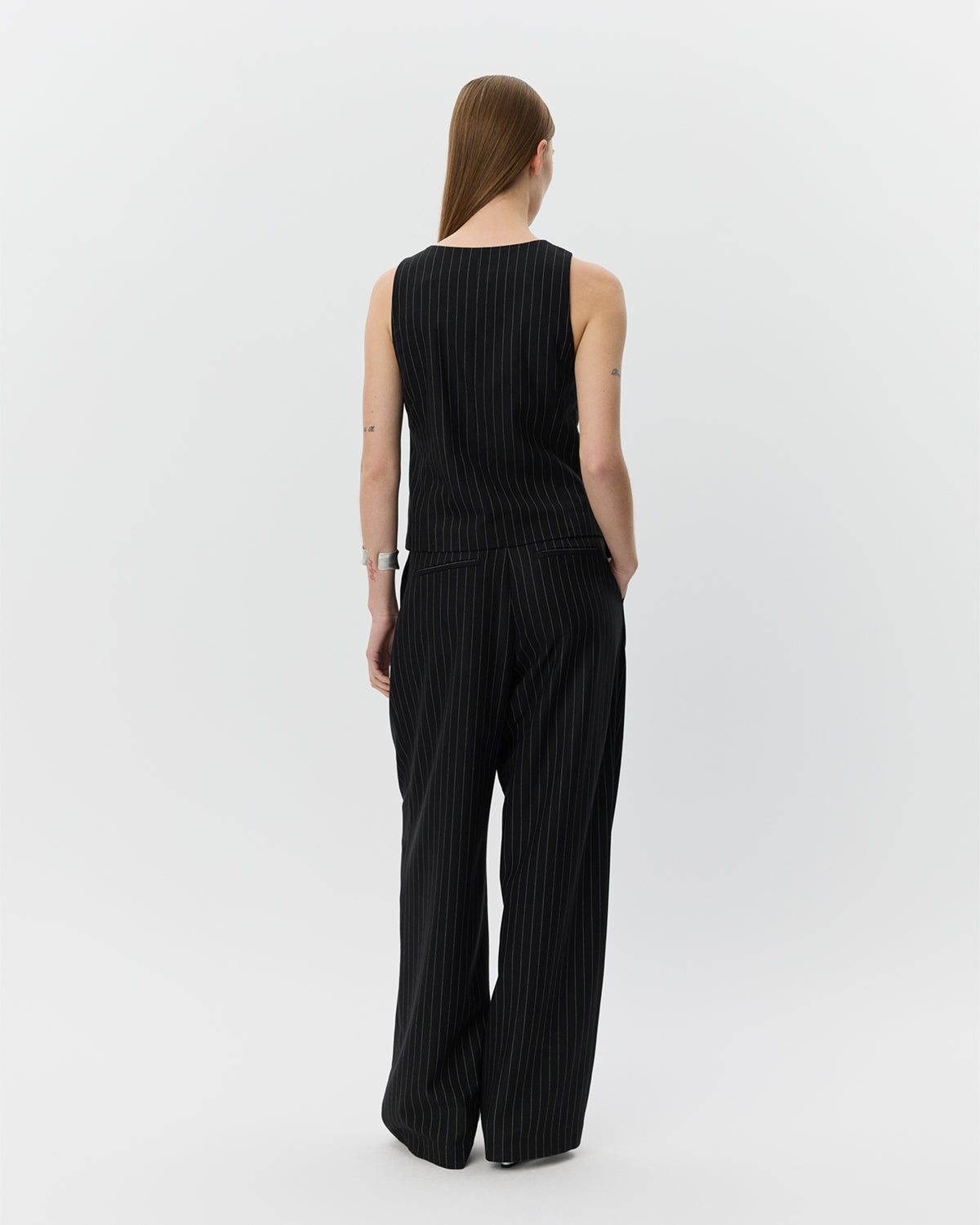 sofie-schnoor-women-yokosw-weste-white-black-striped-nadelstreifen image 4