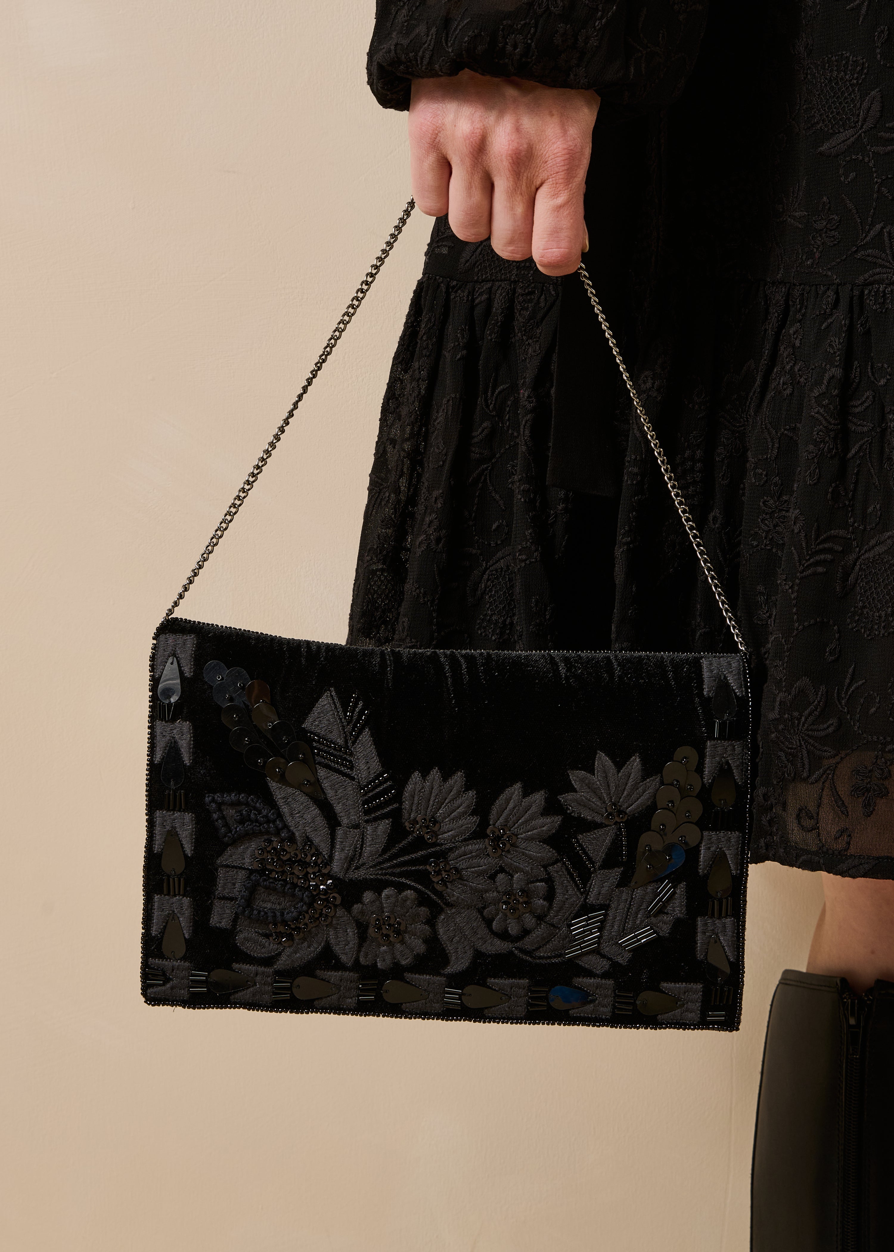 la-f-e-marabout-e-germina-clutch-schwarz-samt image 1