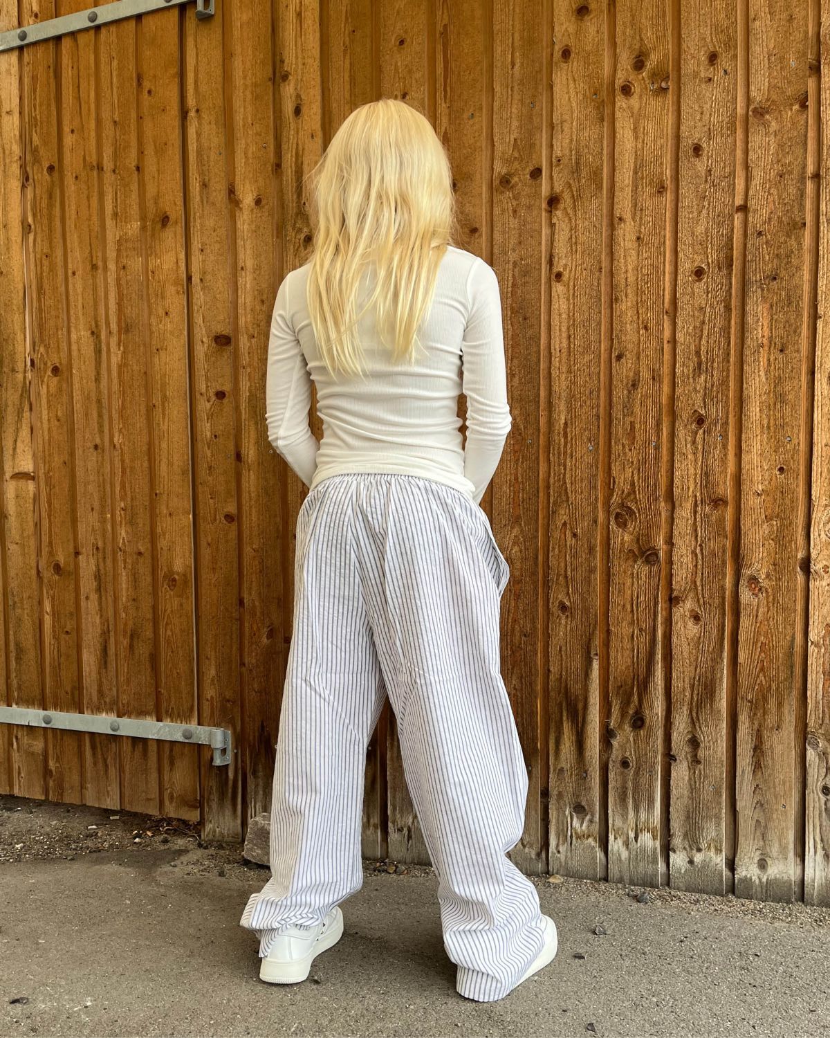 sofie-schnoor-young-abigailesy-hose-dunkelblau-gestreift image 3