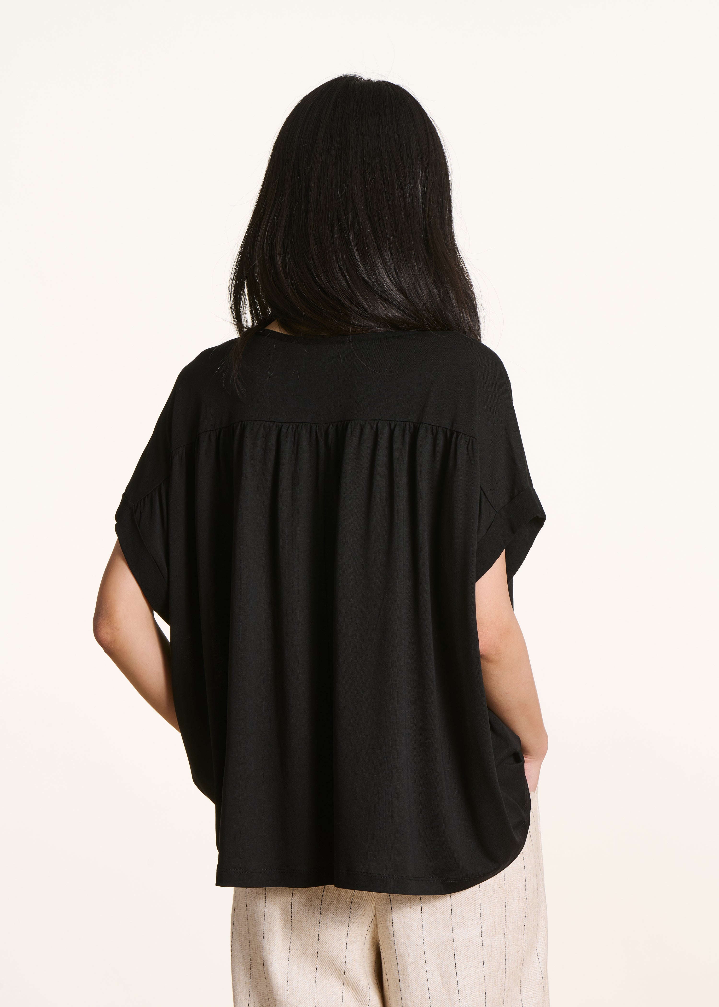 la-f-e-marabout-e-fino-t-shirt-damen-schwarz-lyocell-weit image 3