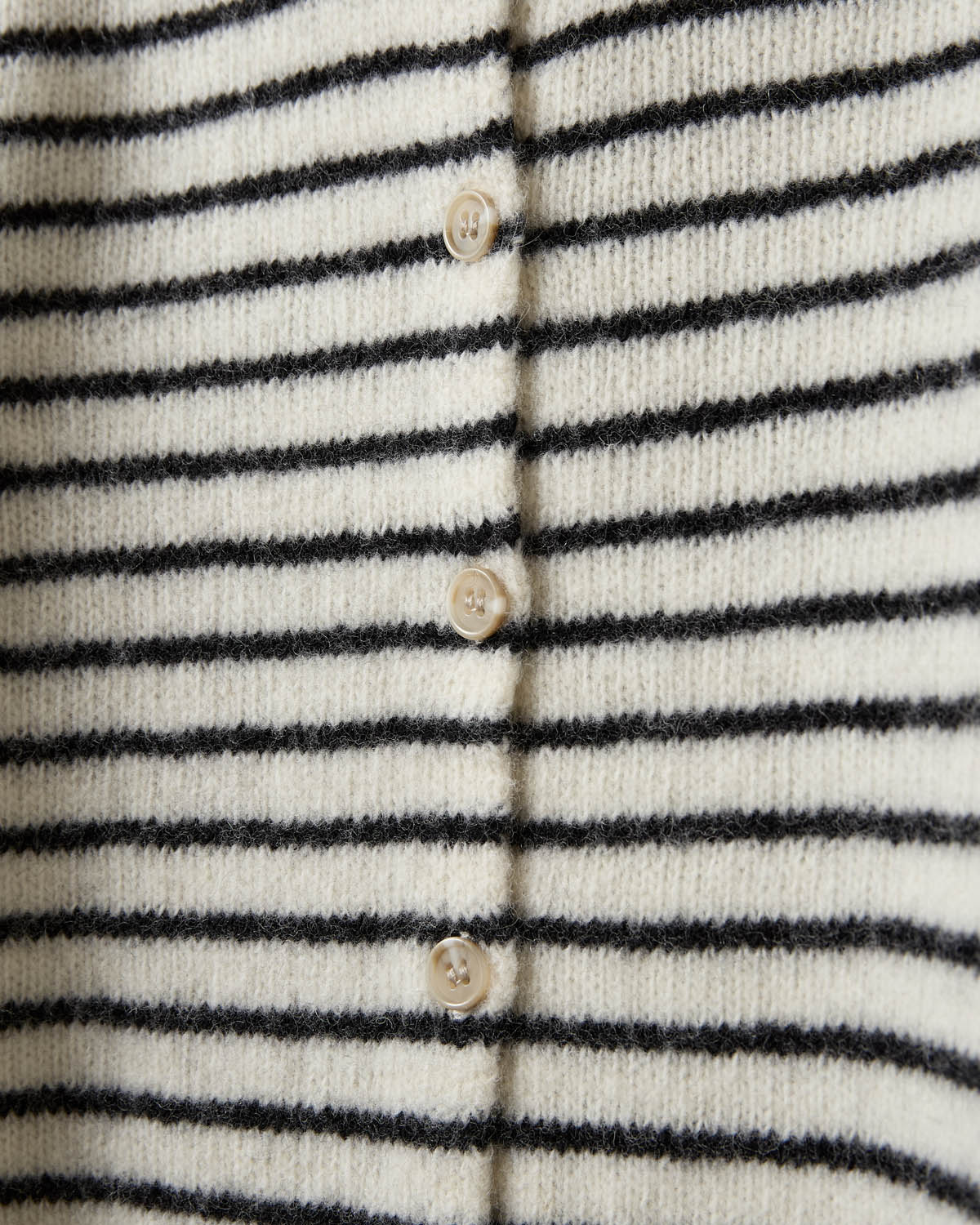 sofie-schnoor-kids-cissekb-cardigan-off-white-striped-wolle image 6
