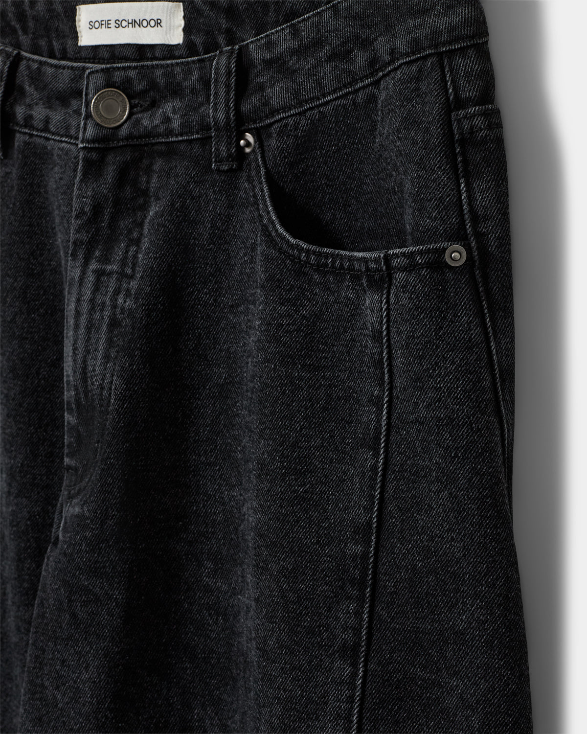 sofie-schnoor-women-valorsw-barrel-jeans-washed-black image 8