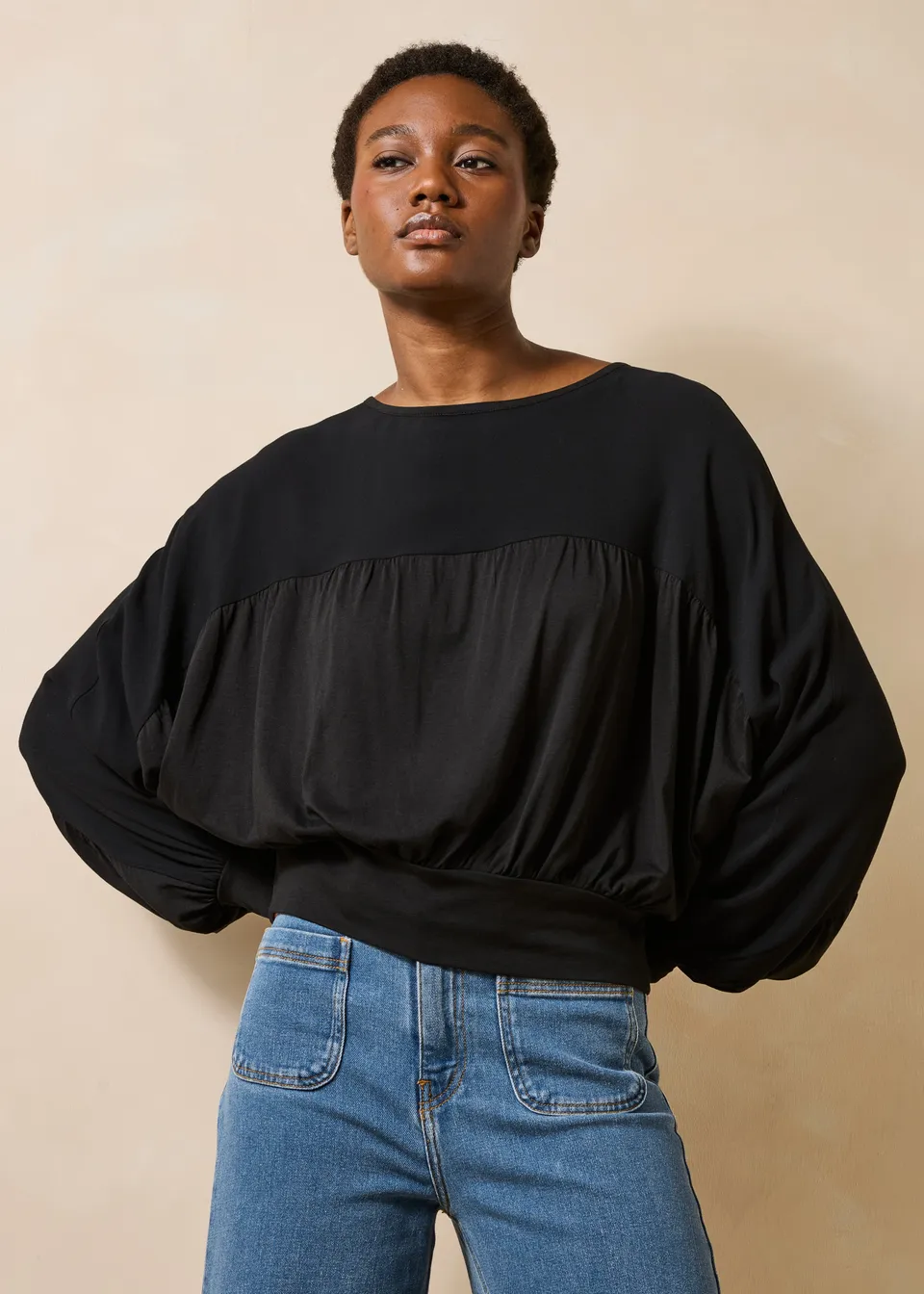 la-f-e-marabout-e-golette-t-shirt-schwarz-boot-ausschnitt image 1