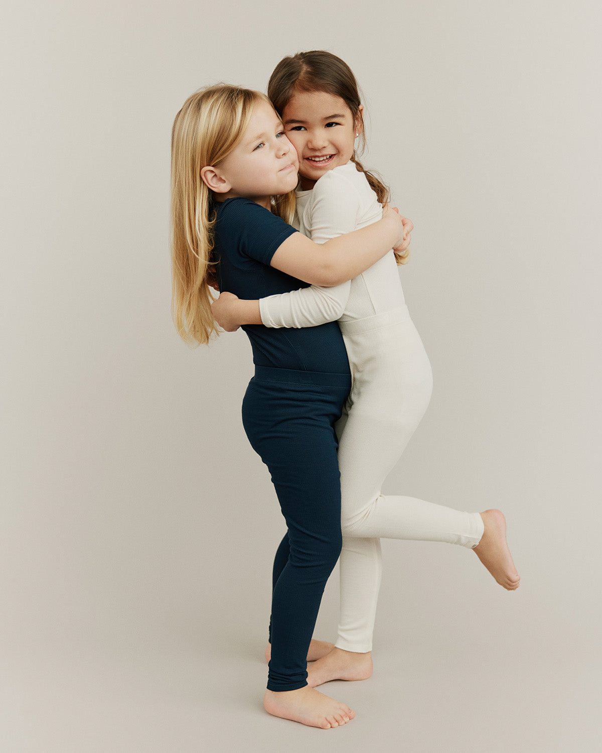 sofie-schnoor-kids-nalinesb-leggings-navy-viskose image 3
