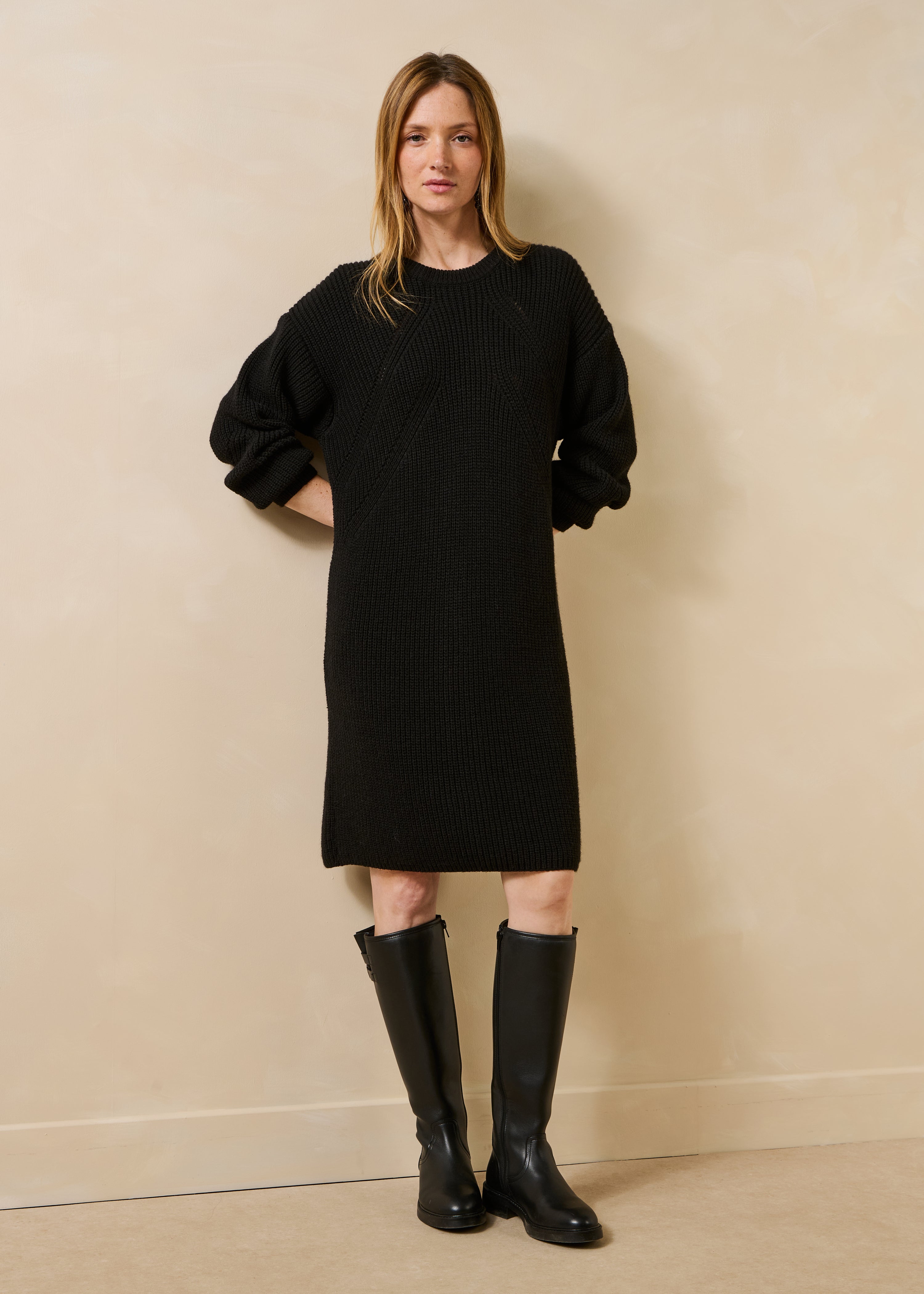 la-f-e-marabout-e-godoy-kleid-schwarz-kurz-strick-wolle image 2