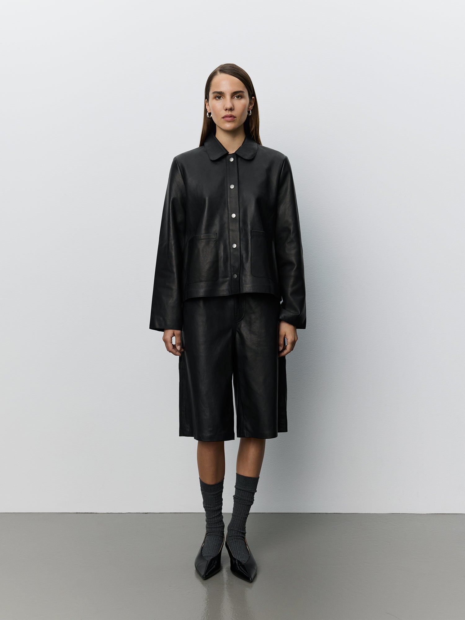 sofie-schnoor-women-martinasw-lederjacke-schwarz-lammleder image 2