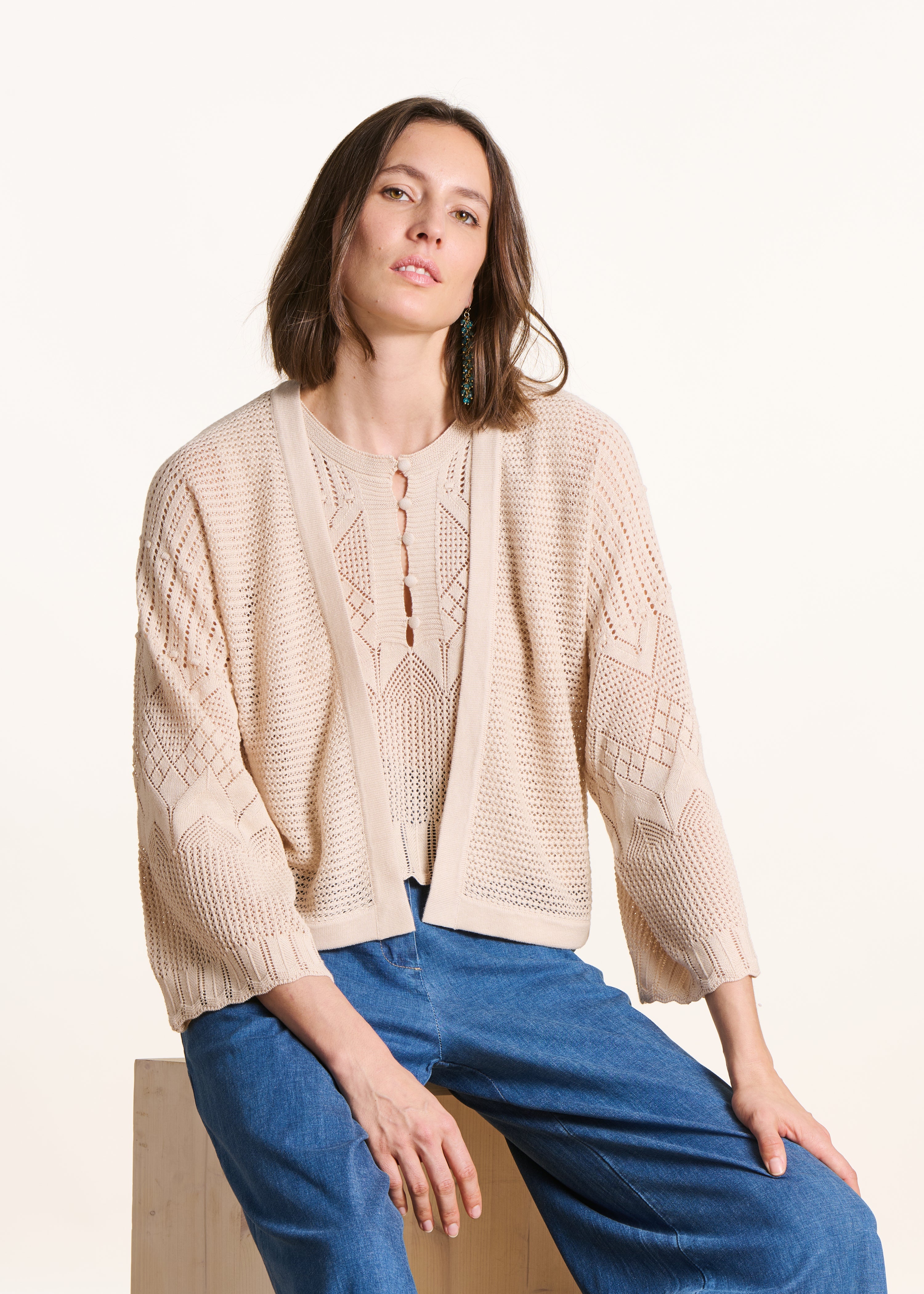 la-f-e-marabout-e-franka-cardigan-beige-lochstrick-kurz image 1
