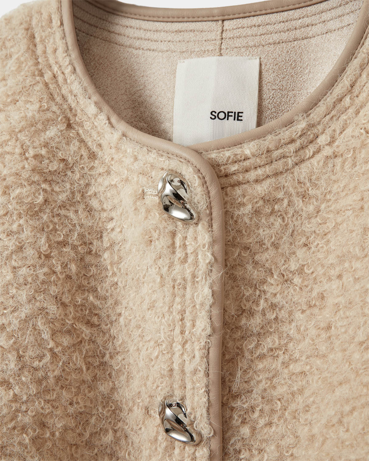 sofie-schnoor-benesw-s263315-jacke-beige-kunstfell-kurz image 7