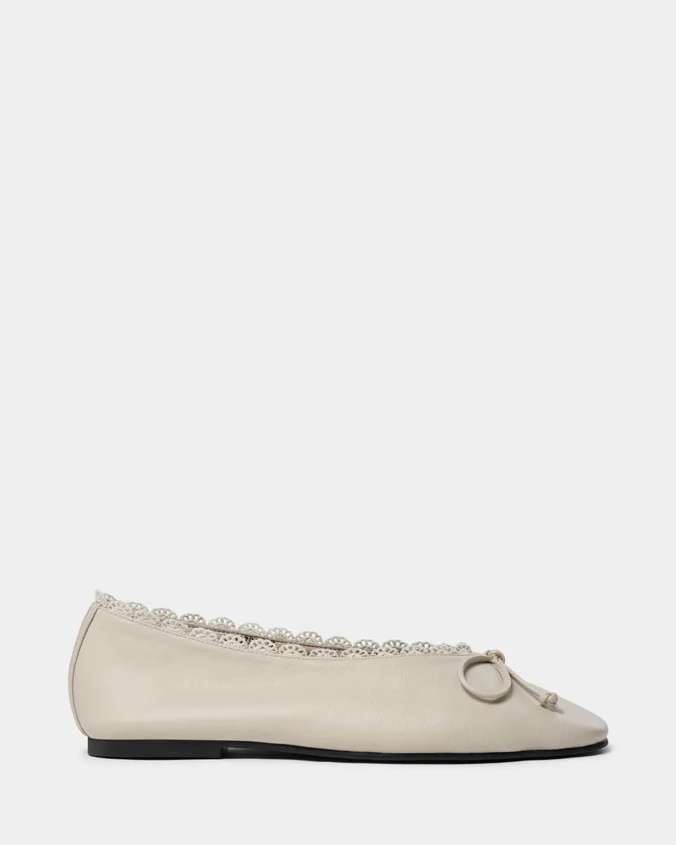 sofie-schnoor-sarasw-ballerina-leder-off-white-schleife image 1