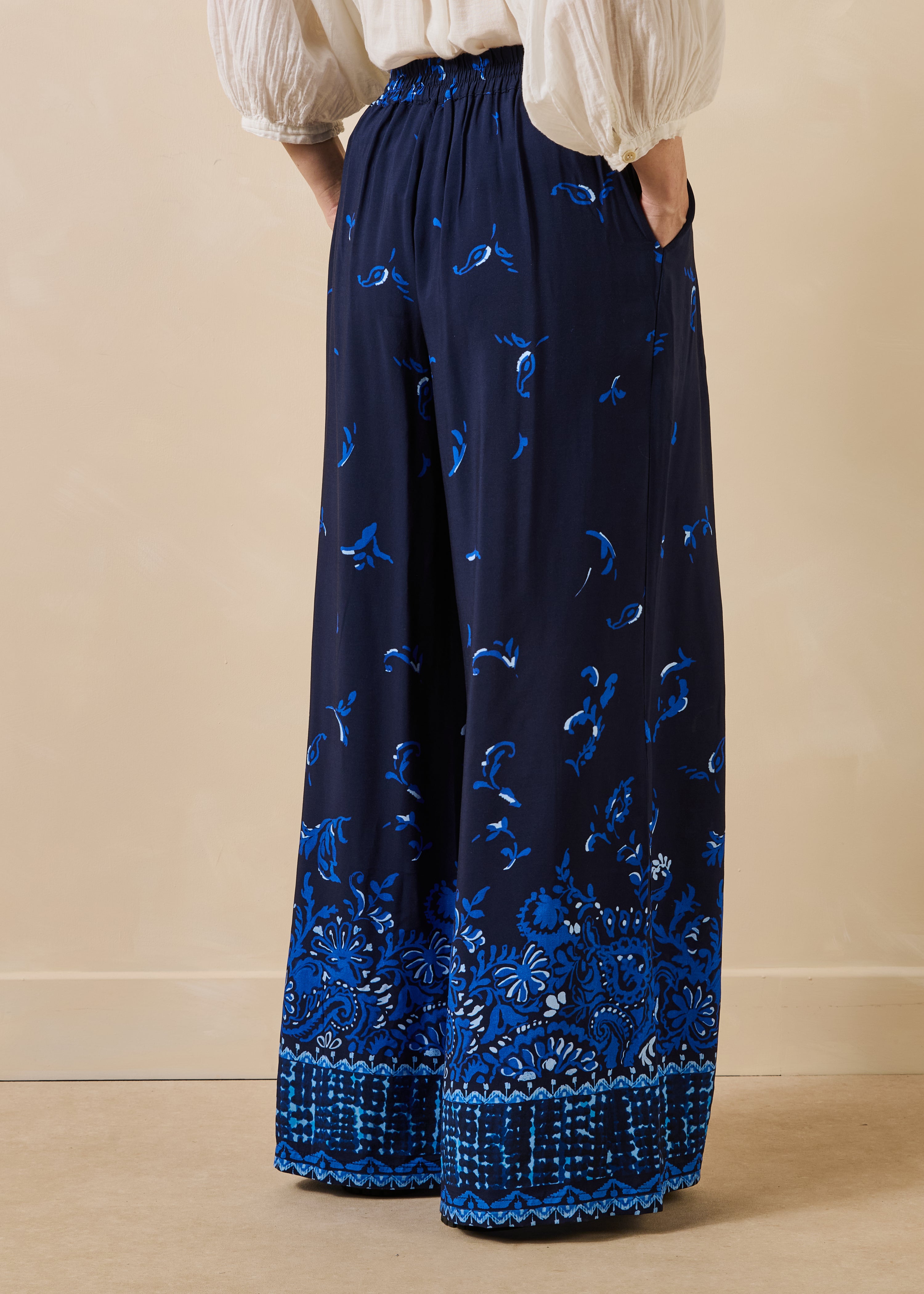 la-f-e-marabout-e-simba-hose-blau-weit-blumen-bindeg-rtel image 3