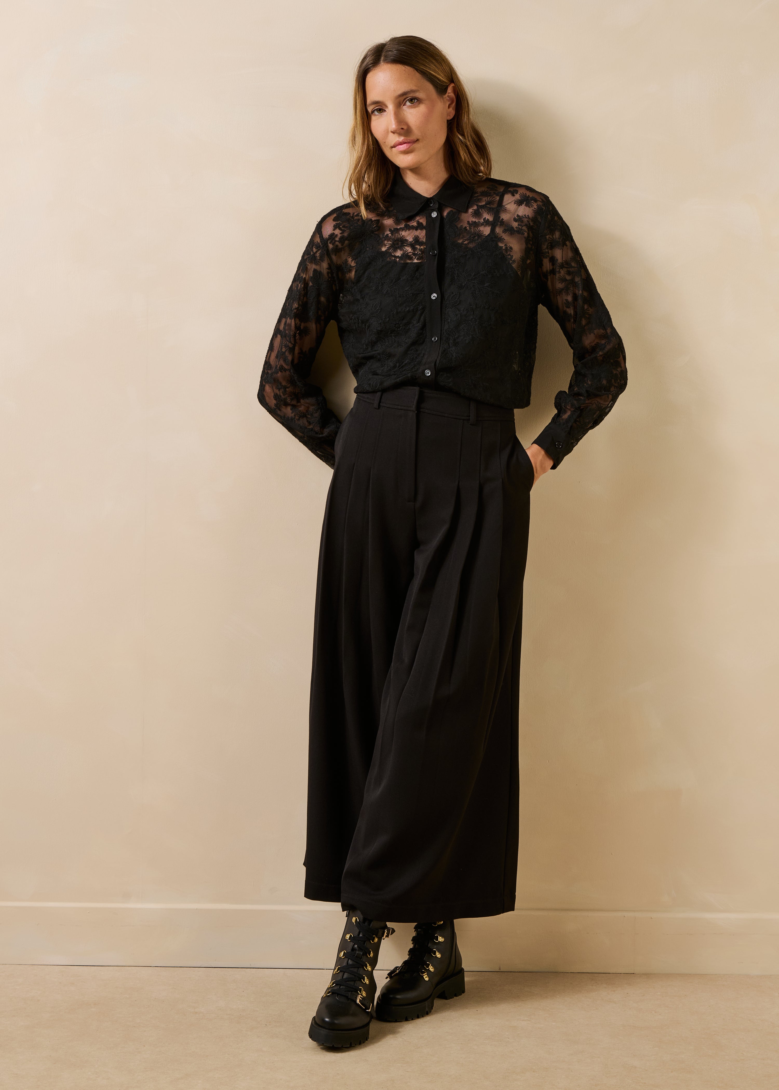 la-f-e-marabout-e-pepa-bluse-schwarz-viskose-spitze image 2