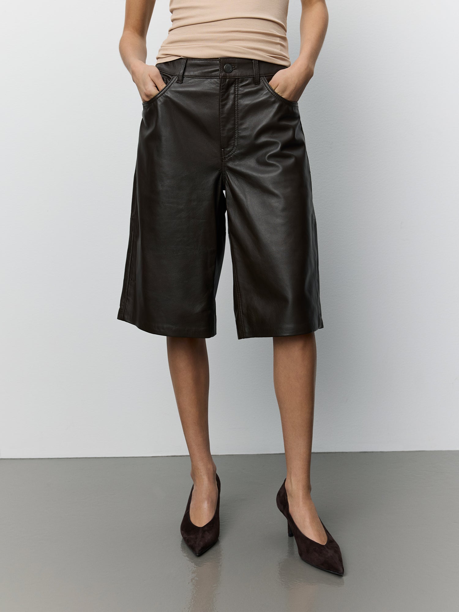 sofie-schnoor-vokesw-ledershorts-damen-dunkelbraun image 5