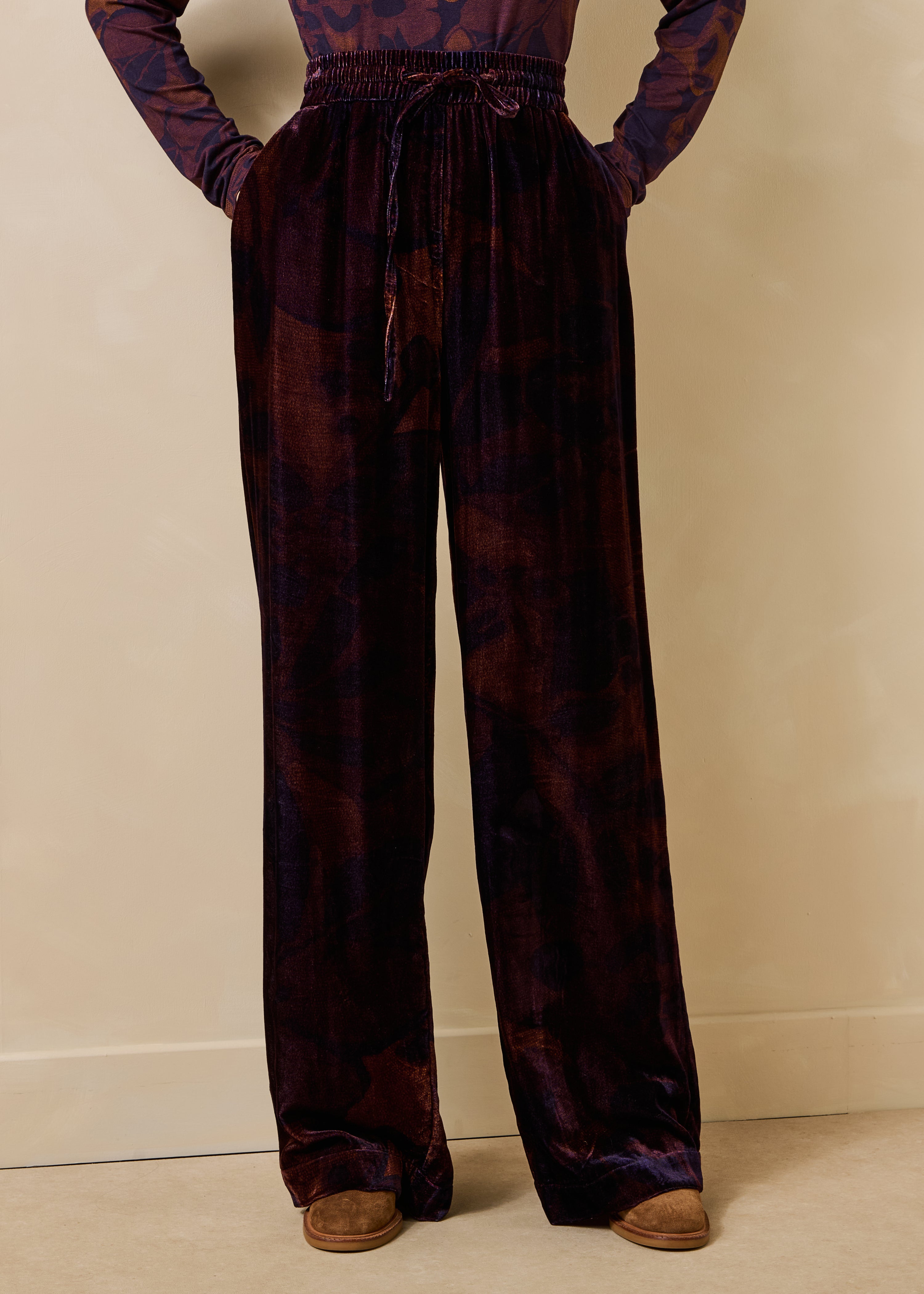 la-f-e-marabout-e-pacoa-hose-violett-samt-blumen image 2