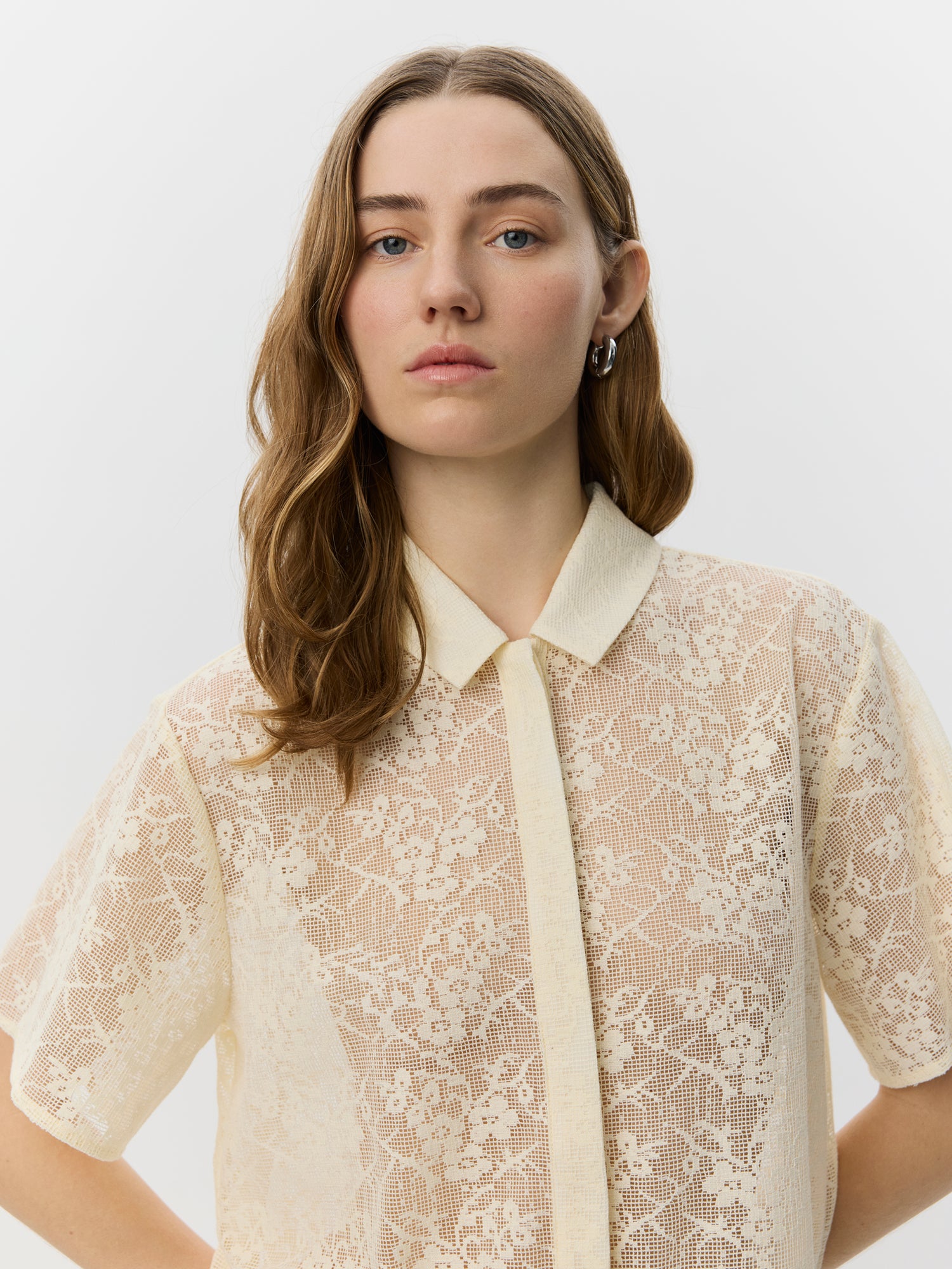 sofie-schnoor-carmelasw-bluse-cream-white-spitze image 5