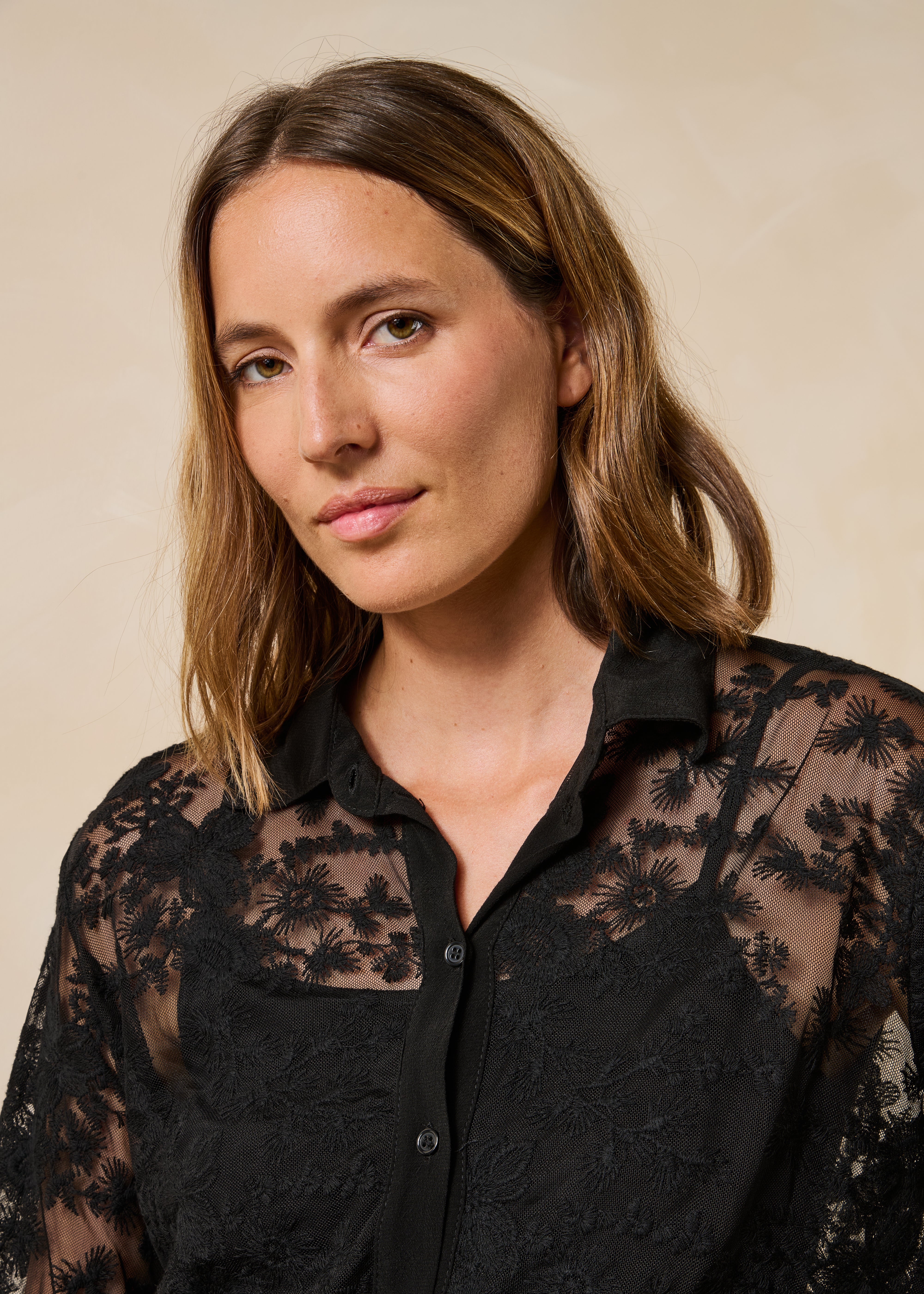 la-f-e-marabout-e-pepa-bluse-schwarz-viskose-spitze image 5