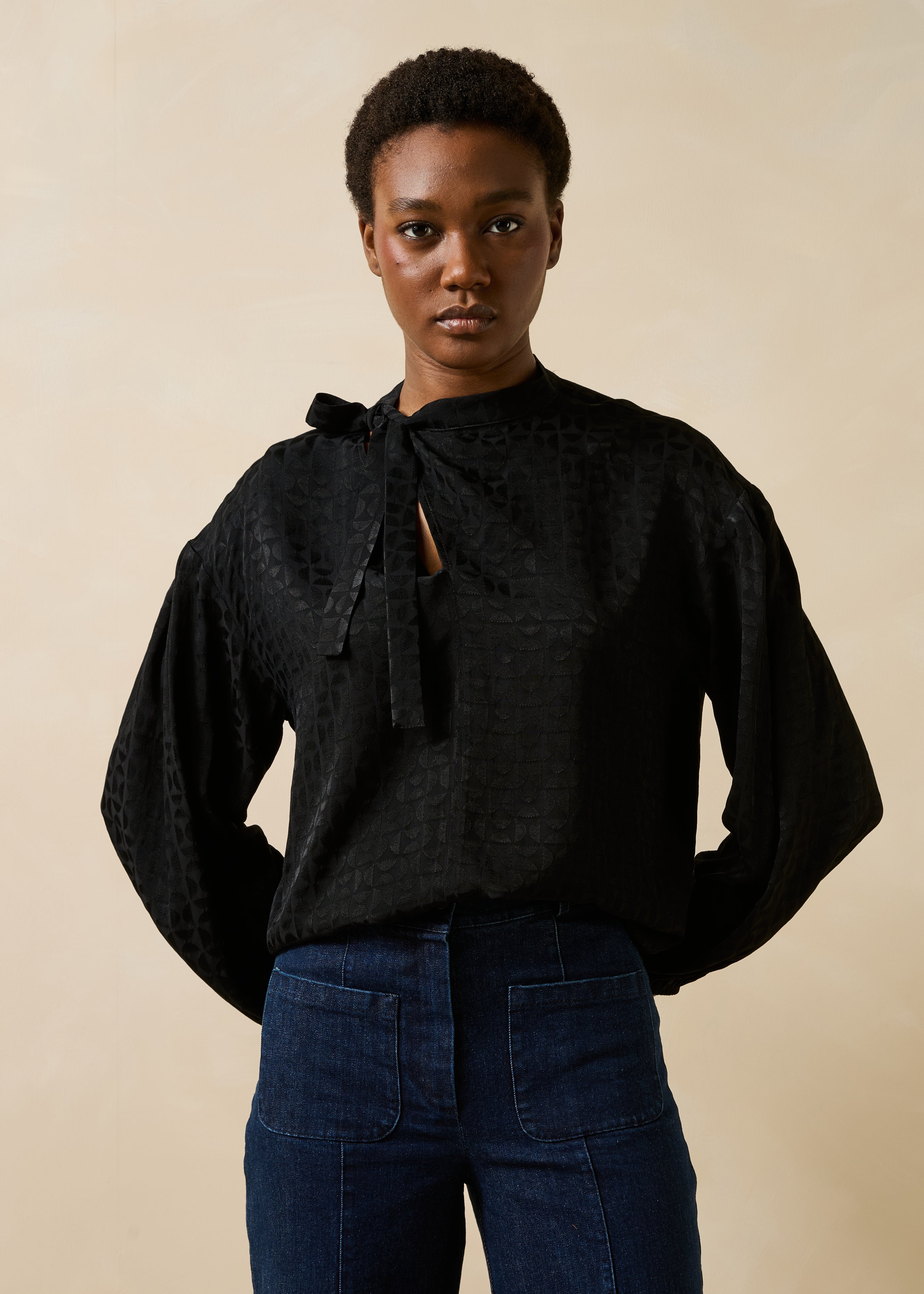 la-f-e-marabout-e-genty-bluse-schwarz-viskose-lavalli-re image 1