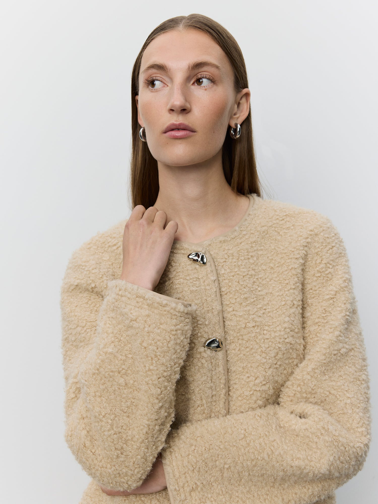 sofie-schnoor-benesw-s263315-jacke-beige-kunstfell-kurz image 5