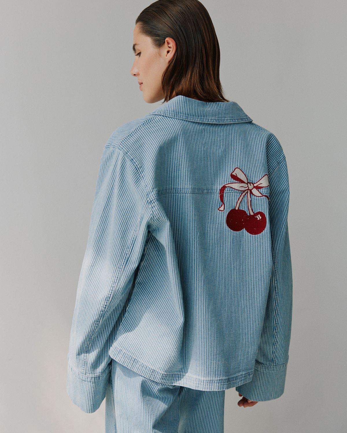 sofie-schnoor-marlosw-jacket-jeansjacke-hellblau-kirsch-print image 7
