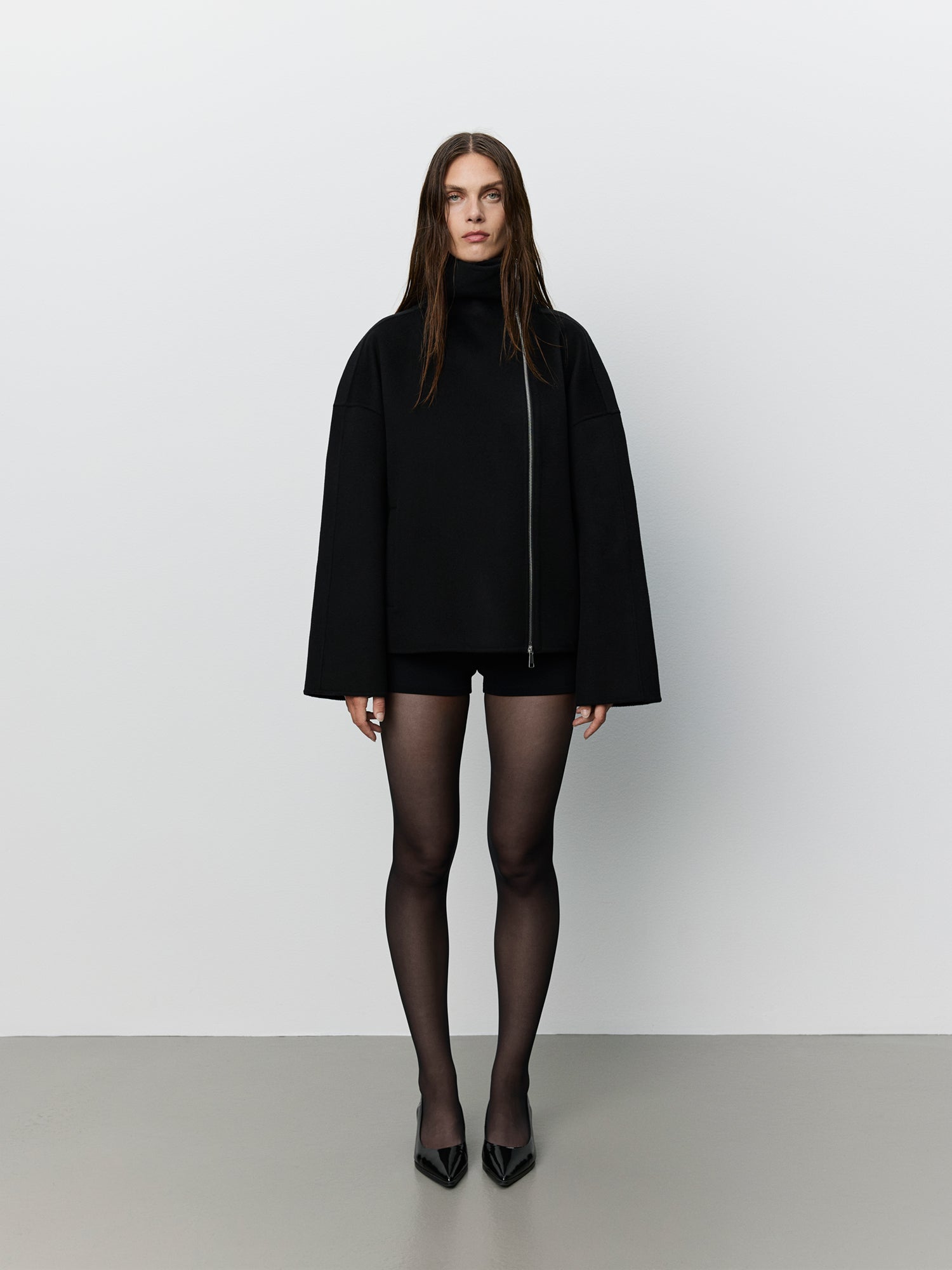 sofie-schnoor-icon-014-funnel-neck-jacke-wolle-schwarz image 2