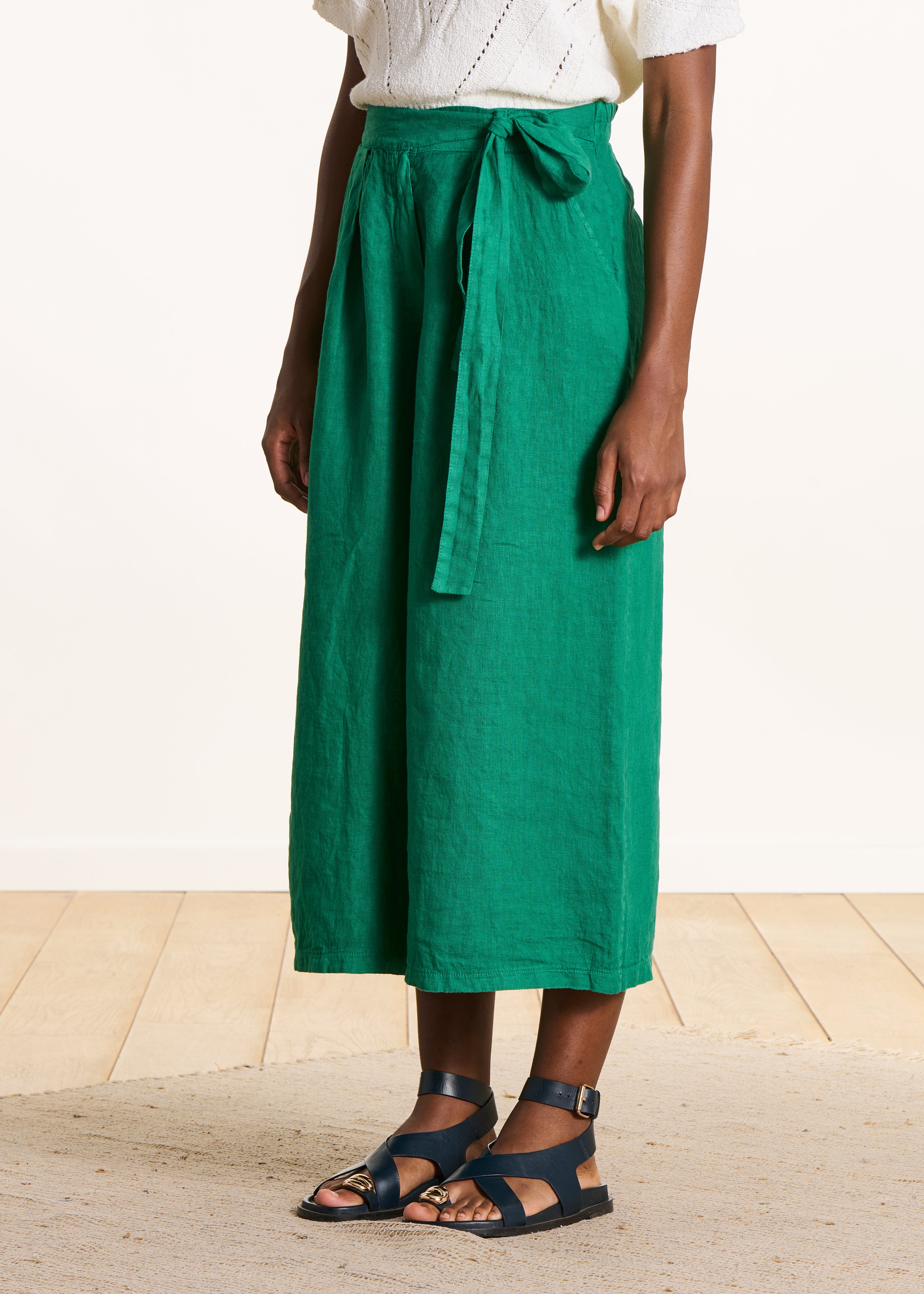 la-f-e-marabout-e-fimba-hose-gr-n-leinen-cropped-weit image 2