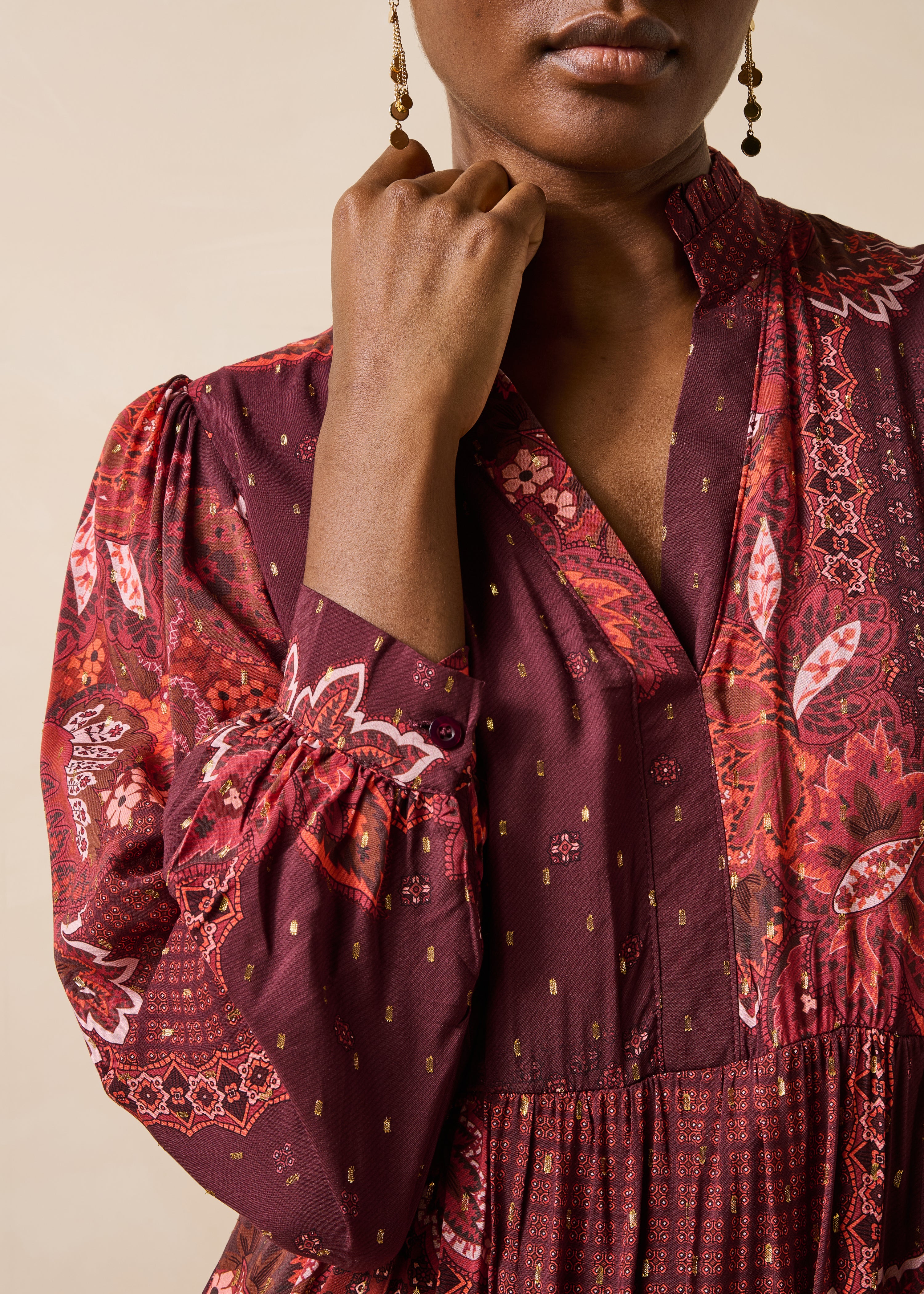 la-f-e-marabout-e-gauffra-maxikleid-rot-mit-gold-plumetis image 5